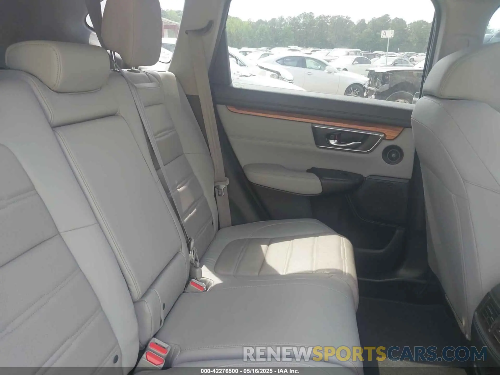 8 fotografías del automóvil dañado 5J6RW1H85KA011489 HONDA CR-V 2019