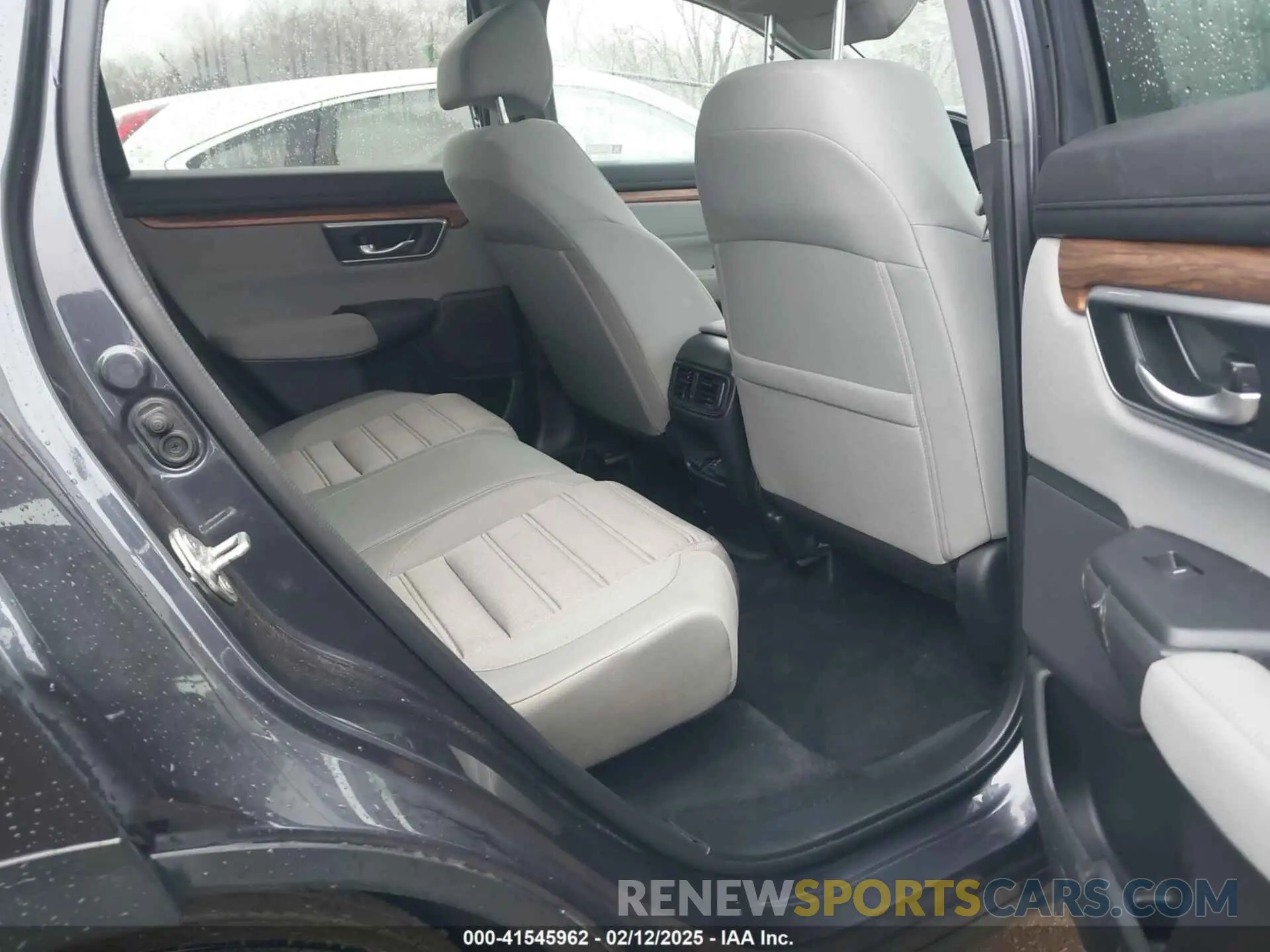 8 fotografías del automóvil dañado 5J6RW2H50KA011430 HONDA CR-V 2019