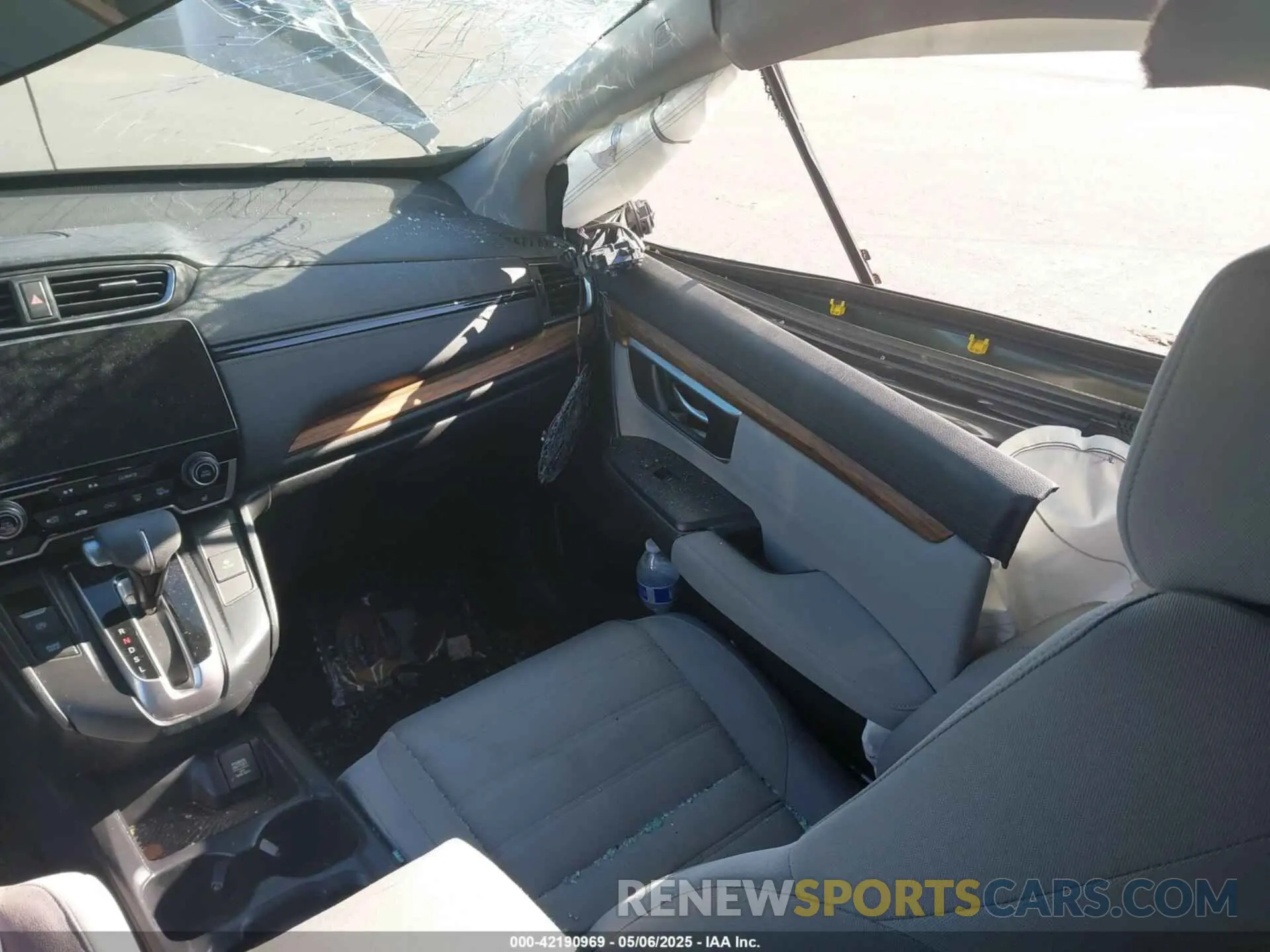 5 fotografías del automóvil dañado 5J6RW2H52KA005029 HONDA CR-V 2019