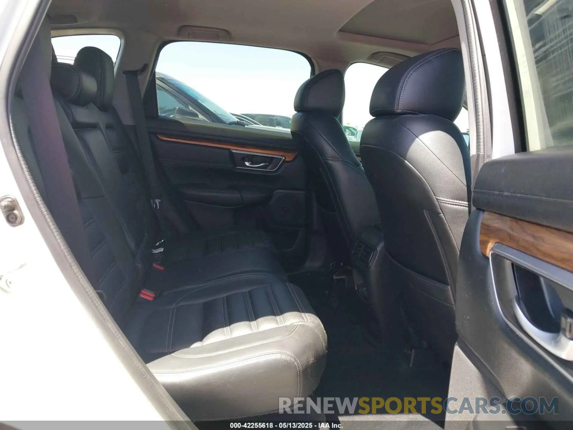 8 fotografías del automóvil dañado 5J6RW2H52KL012177 HONDA CR-V 2019