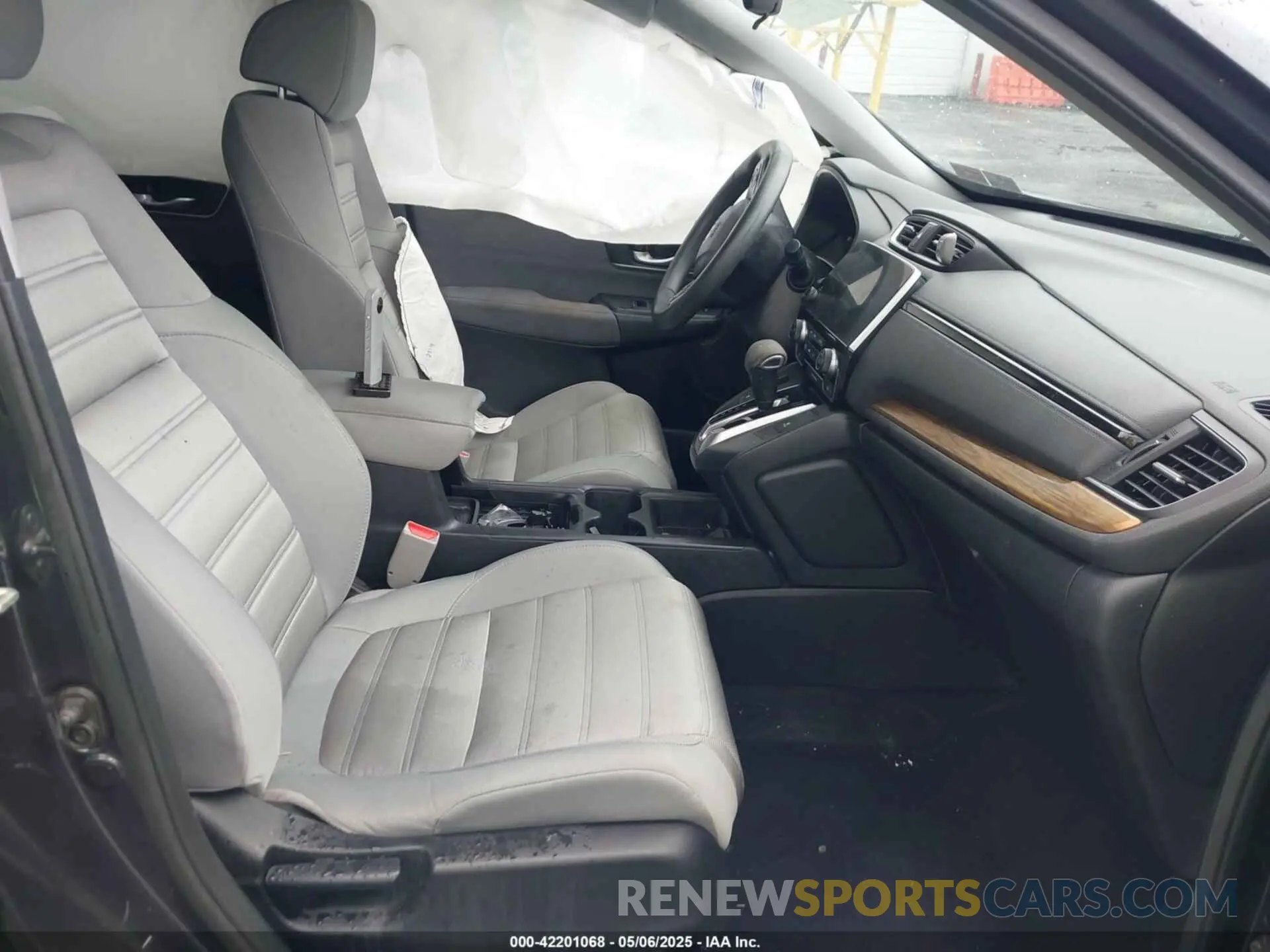 5 fotografías del automóvil dañado 5J6RW2H54KL034875 HONDA CR-V 2019