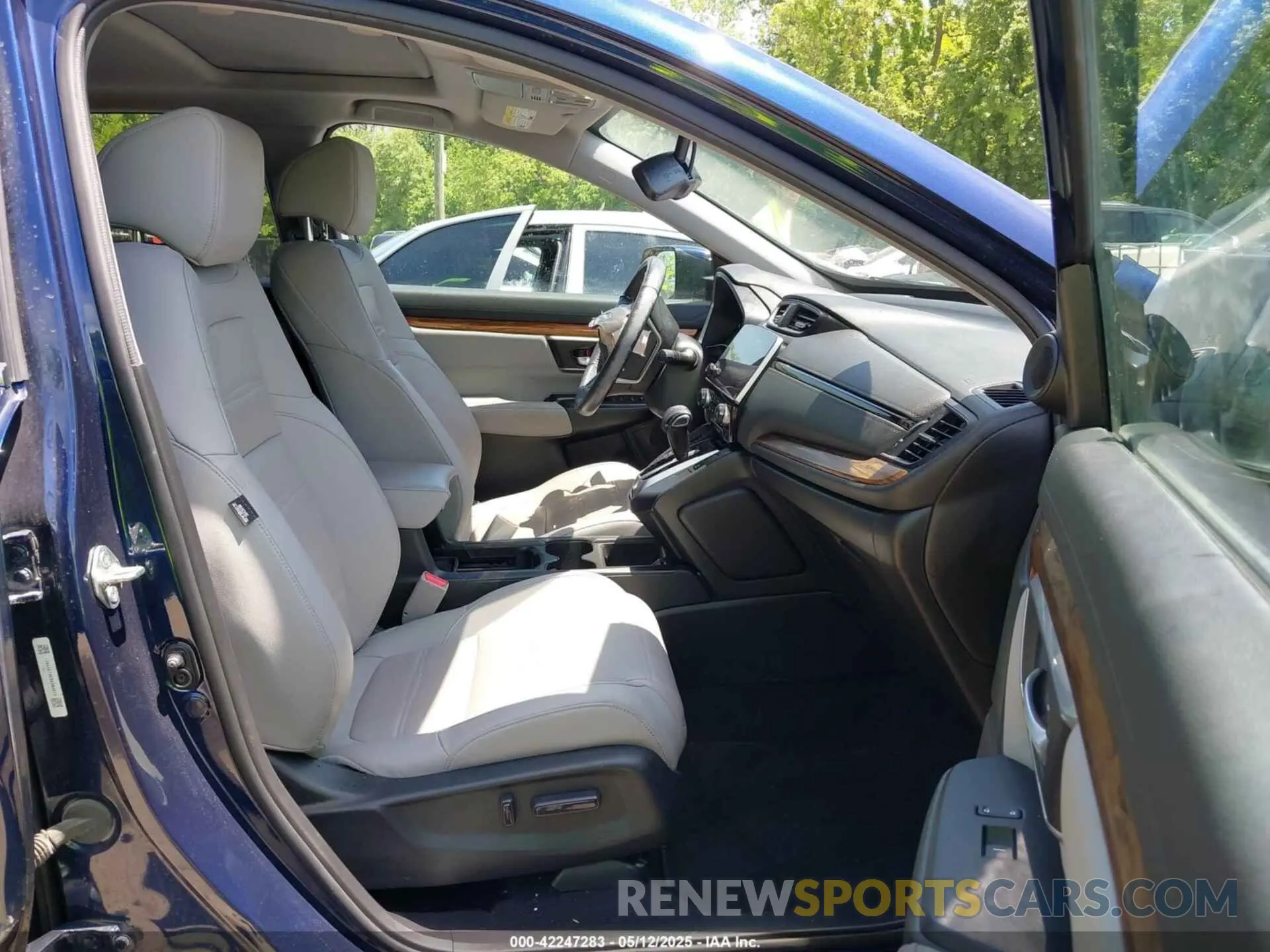 5 fotografías del automóvil dañado 5J6RW2H82KL020631 HONDA CR-V 2019