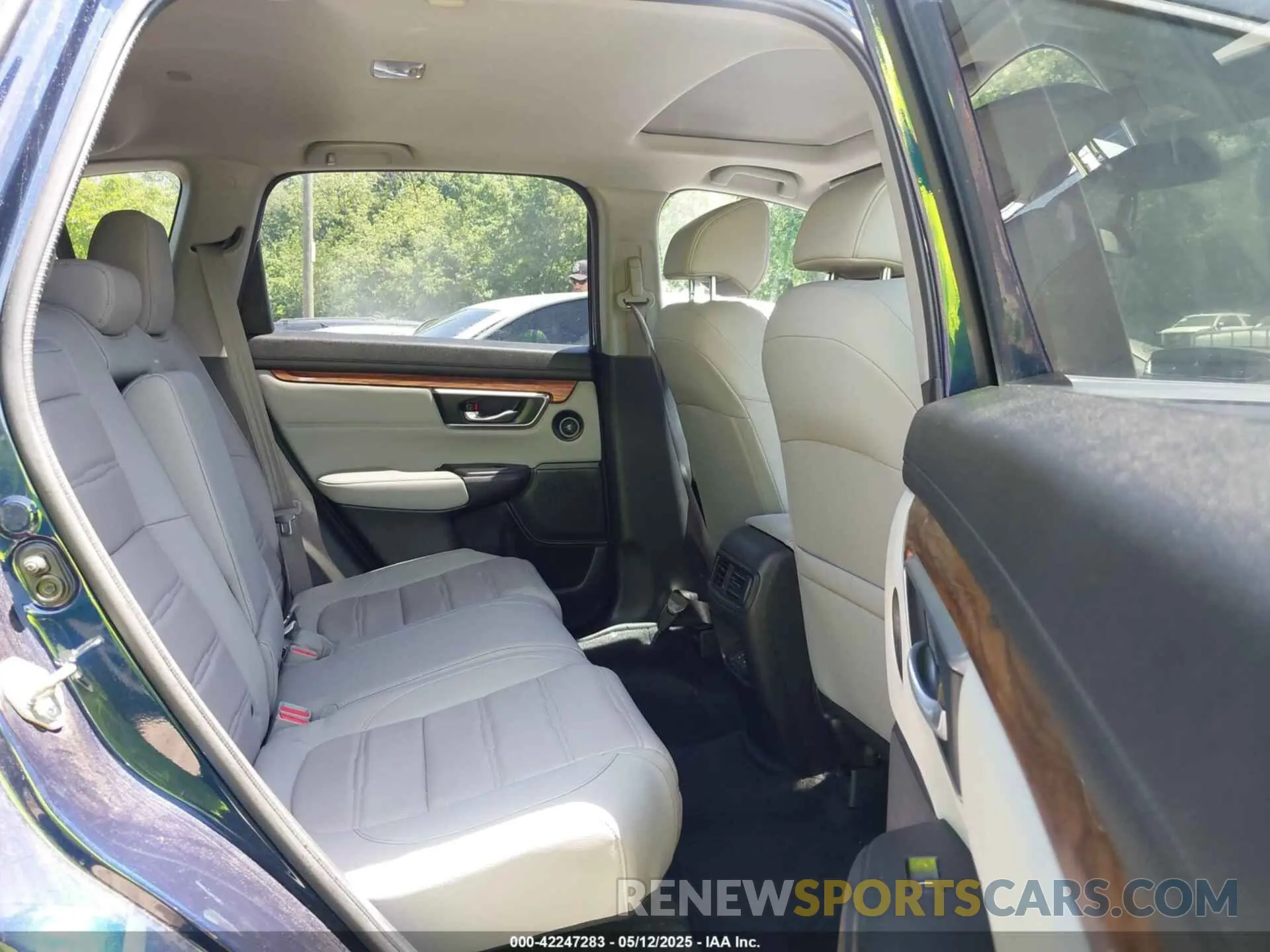 8 fotografías del automóvil dañado 5J6RW2H82KL020631 HONDA CR-V 2019