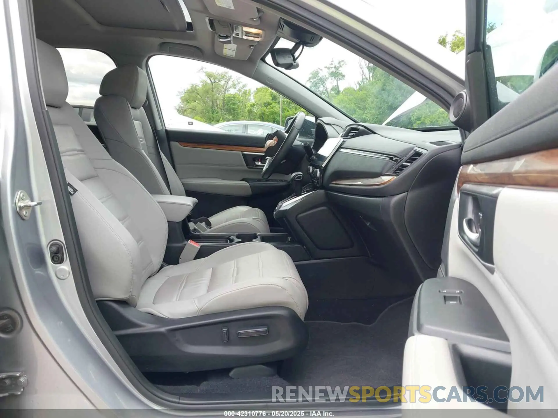 5 fotografías del automóvil dañado 5J6RW2H82KL029278 HONDA CR-V 2019
