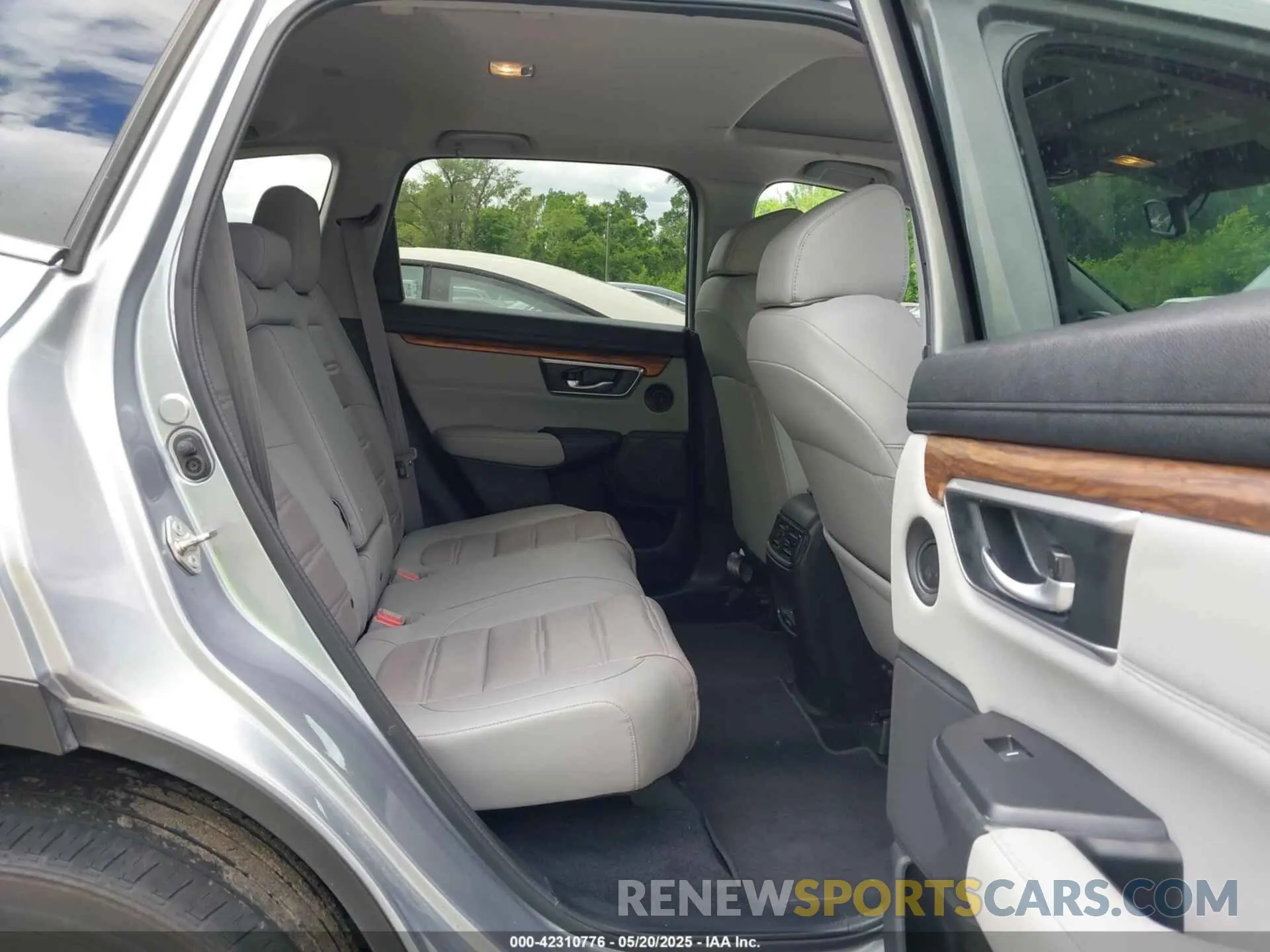 8 fotografías del automóvil dañado 5J6RW2H82KL029278 HONDA CR-V 2019