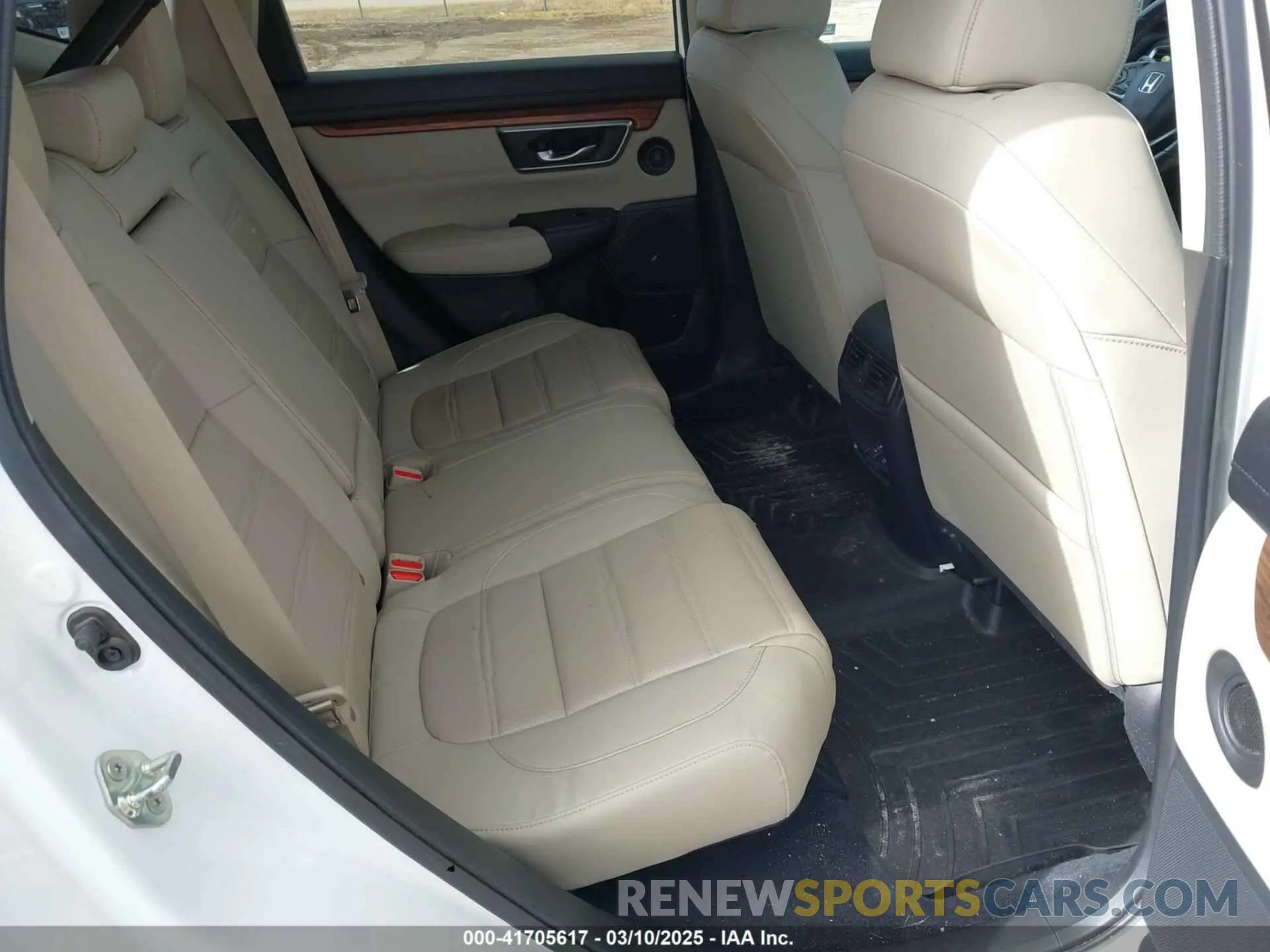 8 fotografías del automóvil dañado 5J6RW2H83KA010069 HONDA CR-V 2019