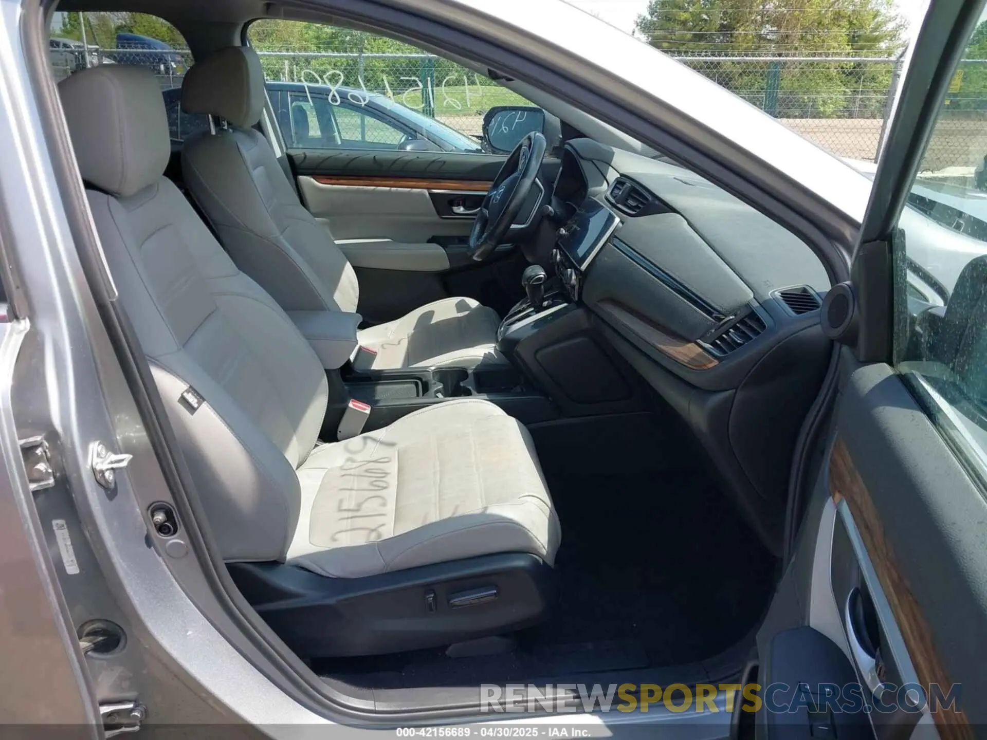 5 fotografías del automóvil dañado 5J6RW2H86KL037464 HONDA CR-V 2019