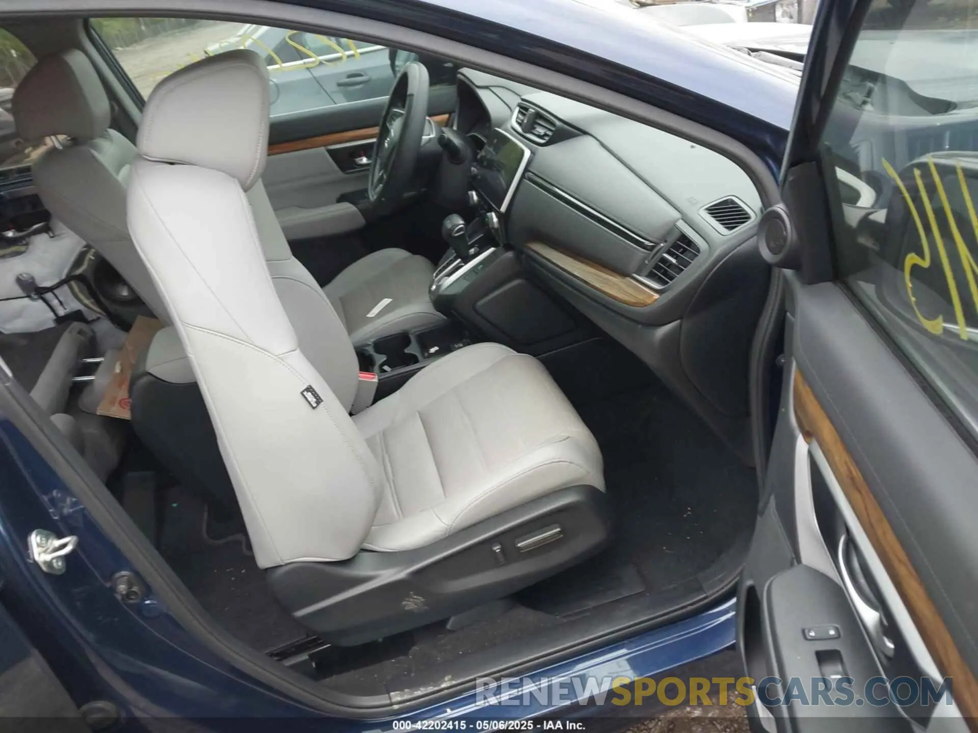 5 fotografías del automóvil dañado 5J6RW2H89KA000971 HONDA CR-V 2019