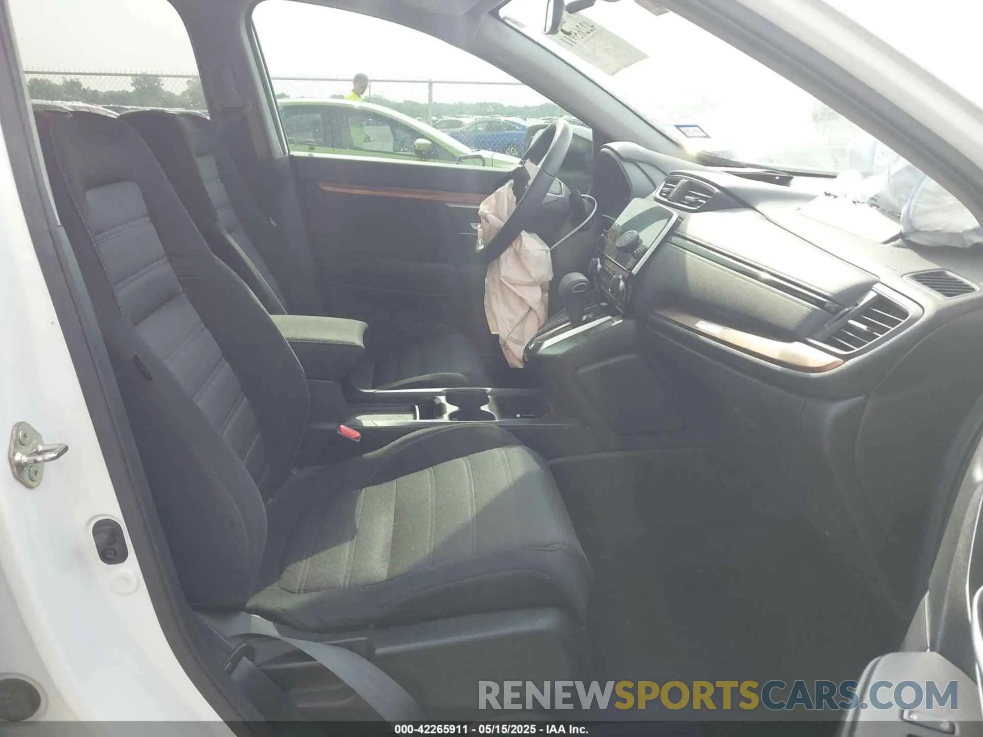 5 fotografías del automóvil dañado 7FARW1H51KE019516 HONDA CR-V 2019