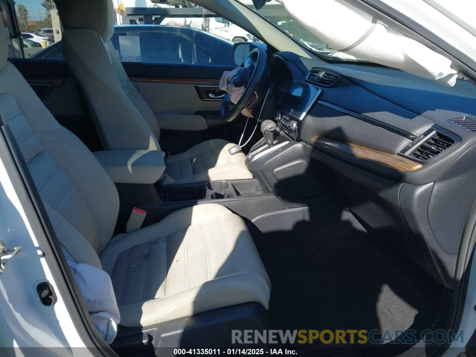 5 fotografías del automóvil dañado 7FARW1H52KE039984 HONDA CR-V 2019