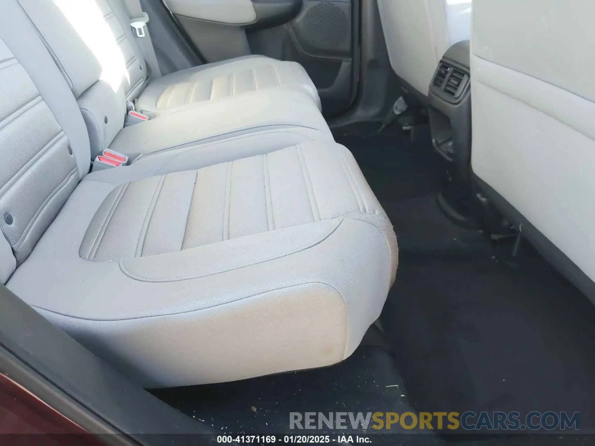 8 fotografías del automóvil dañado 7FARW1H55KE018479 HONDA CR-V 2019