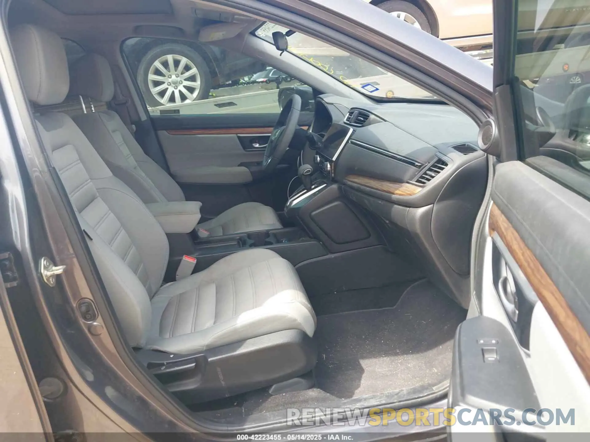 5 fotografías del automóvil dañado 7FARW1H55KE032690 HONDA CR-V 2019