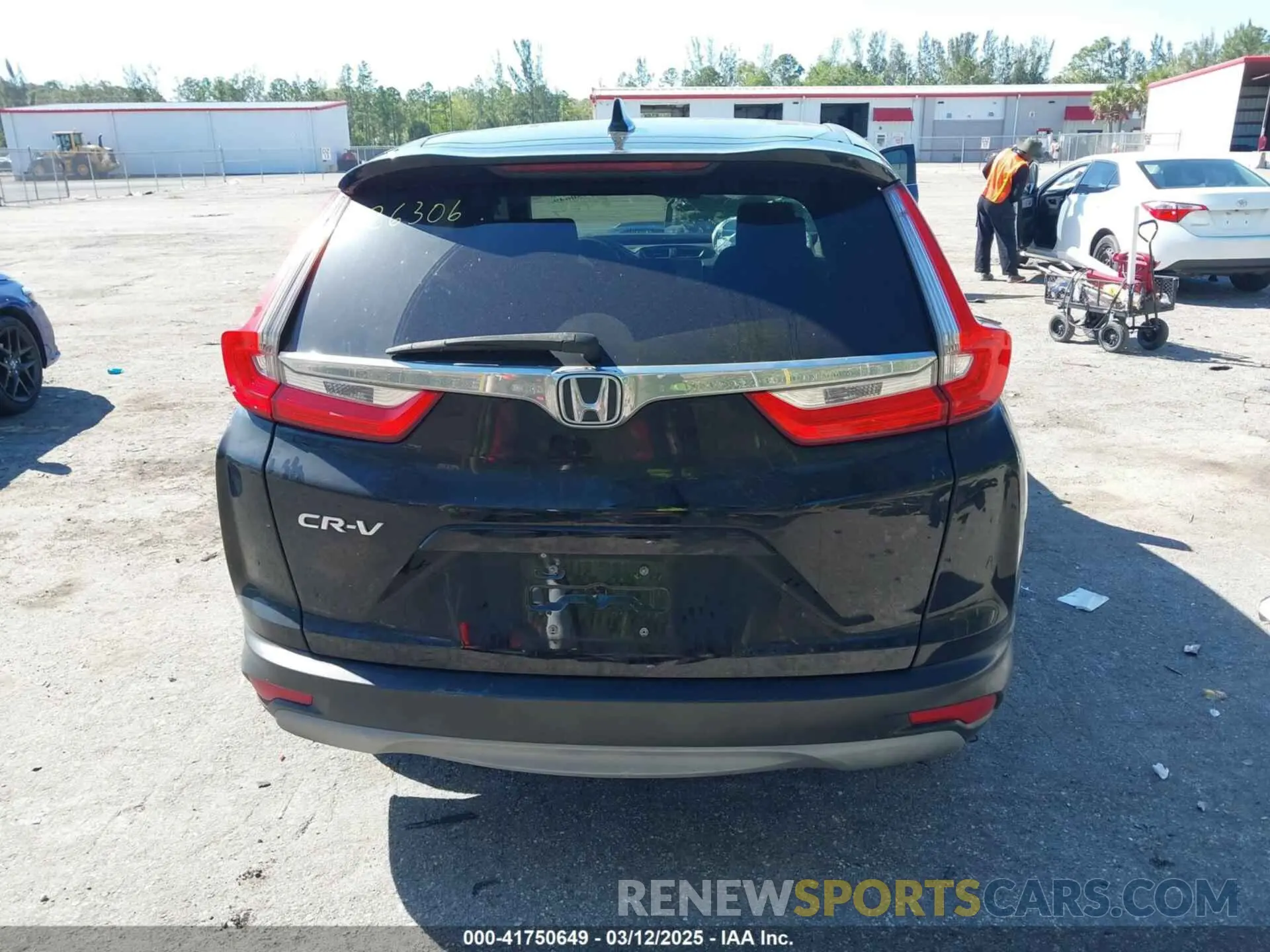 17 fotografías del automóvil dañado 7FARW1H58KE025104 HONDA CR-V 2019