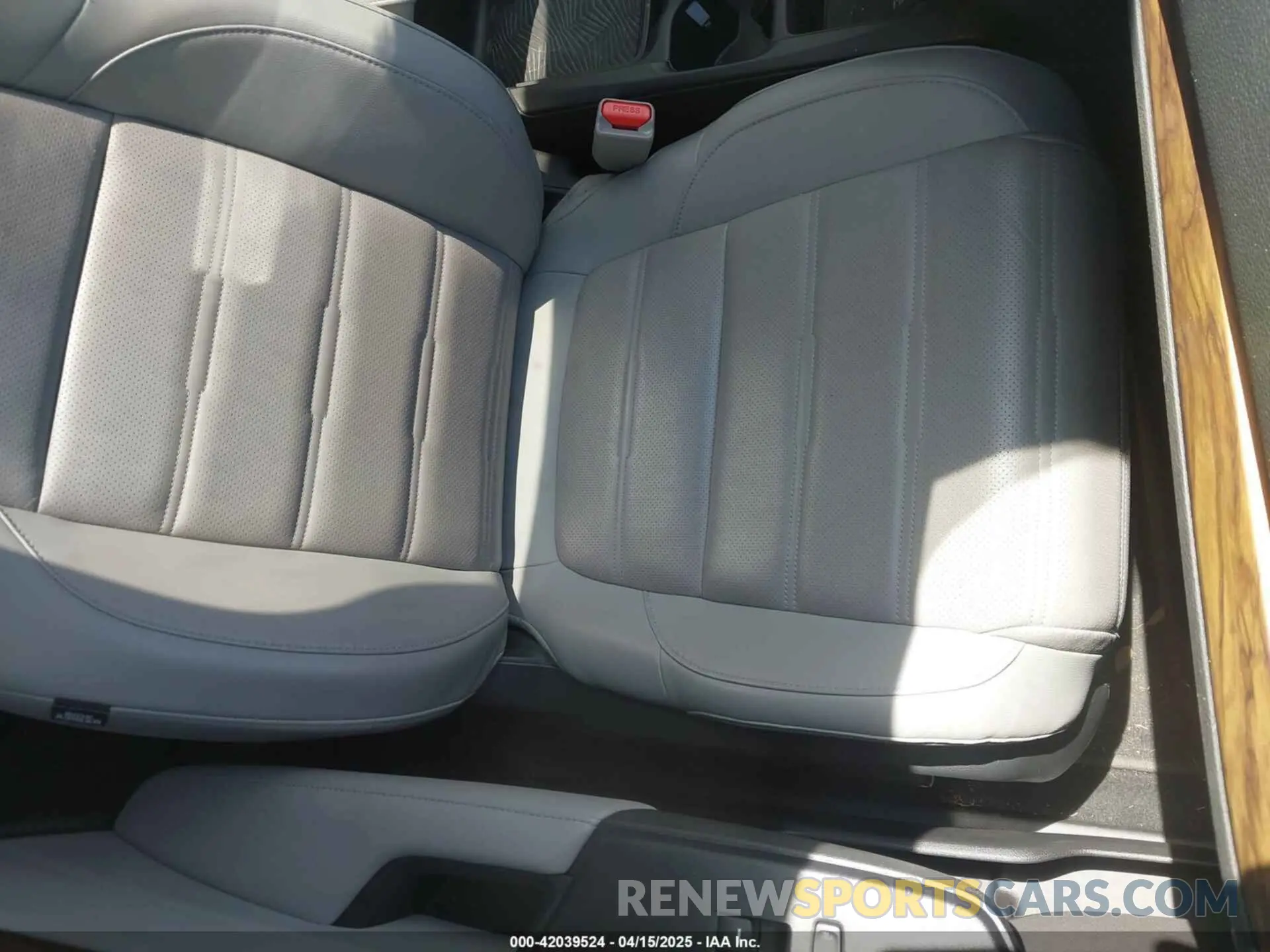 5 fotografías del automóvil dañado 7FARW1H85KE001692 HONDA CR-V 2019