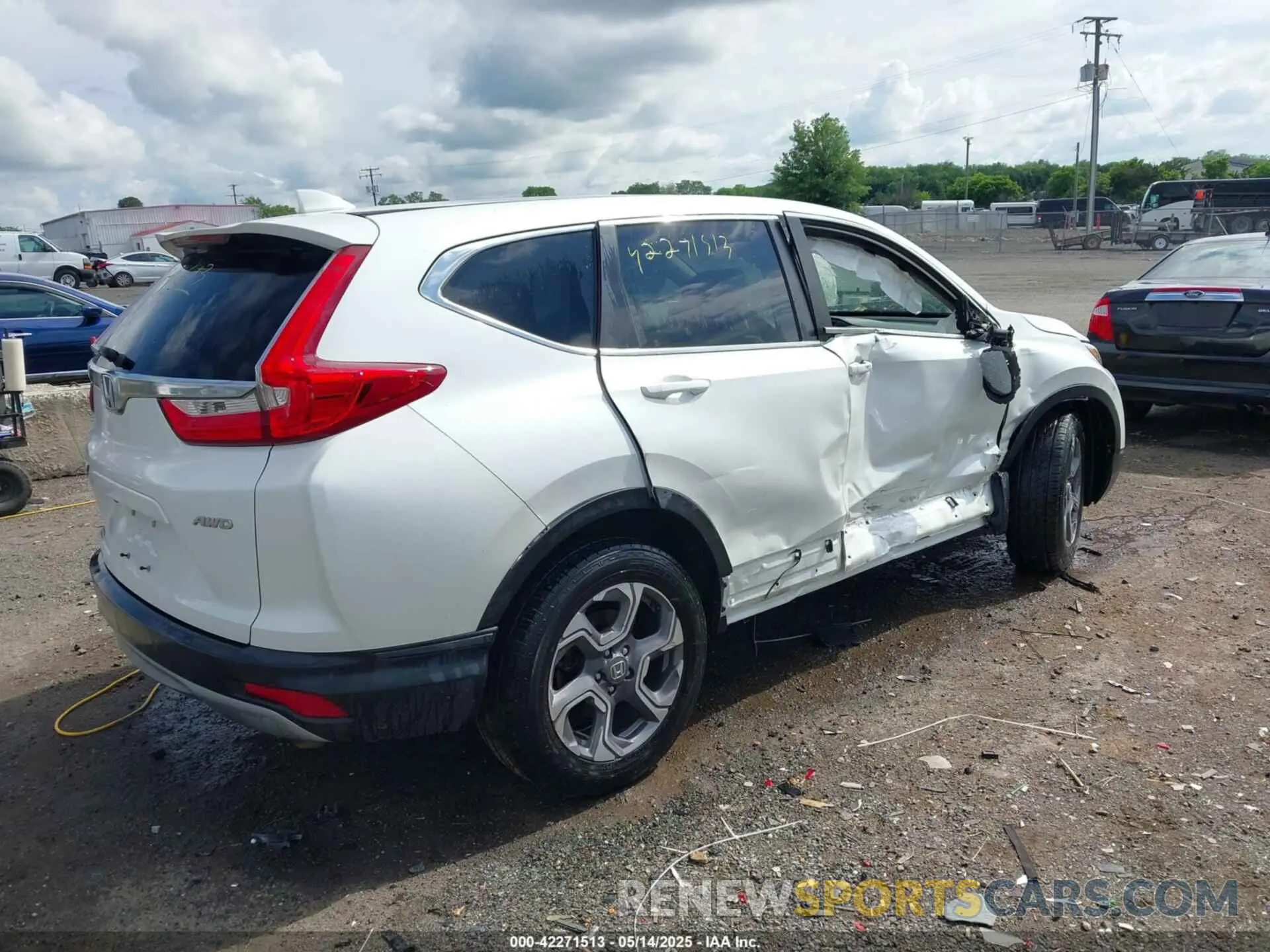 4 fotografías del automóvil dañado 7FARW2H53KE016011 HONDA CR-V 2019