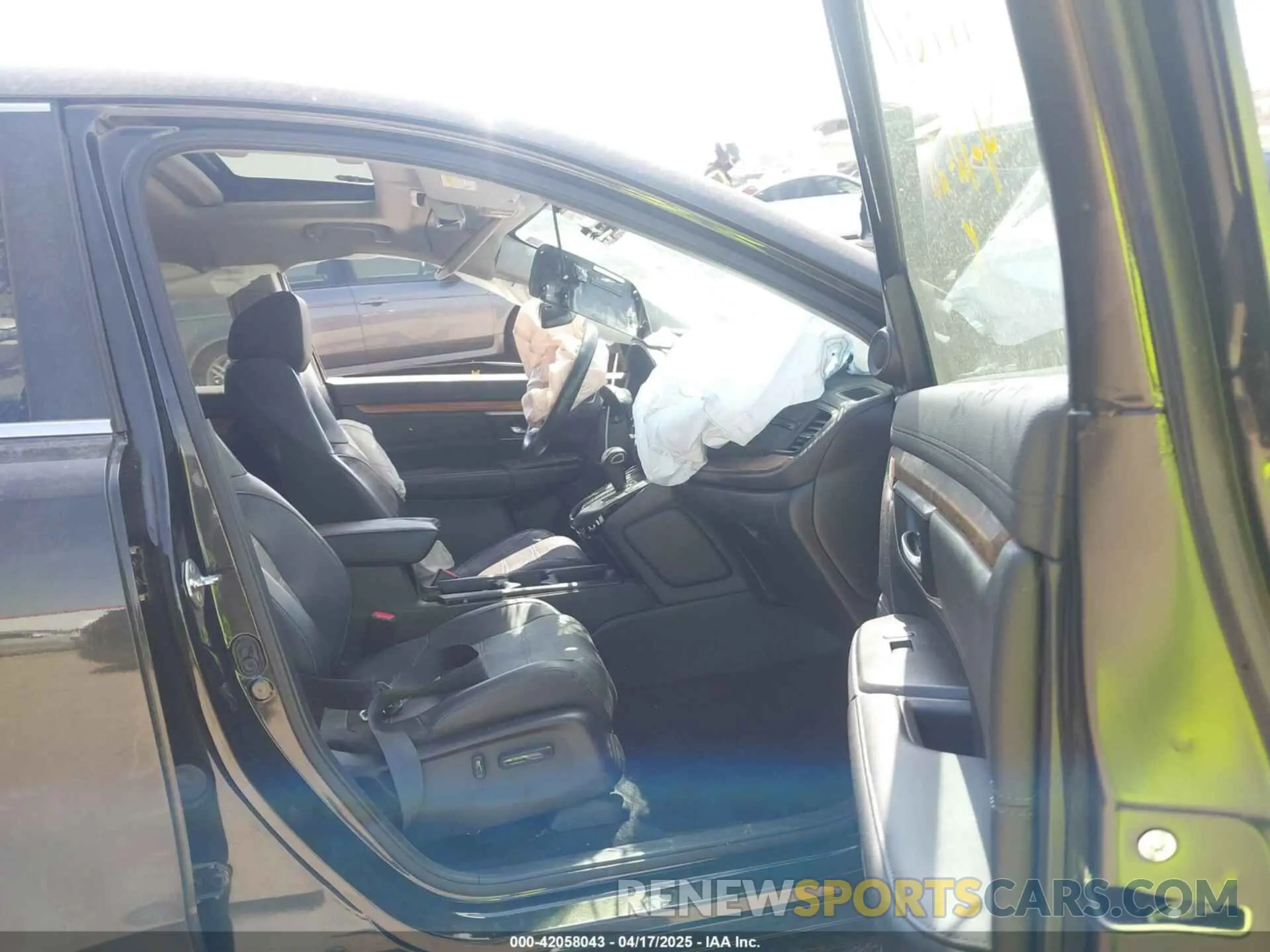 5 fotografías del automóvil dañado 7FARW2H81KE000545 HONDA CR-V 2019