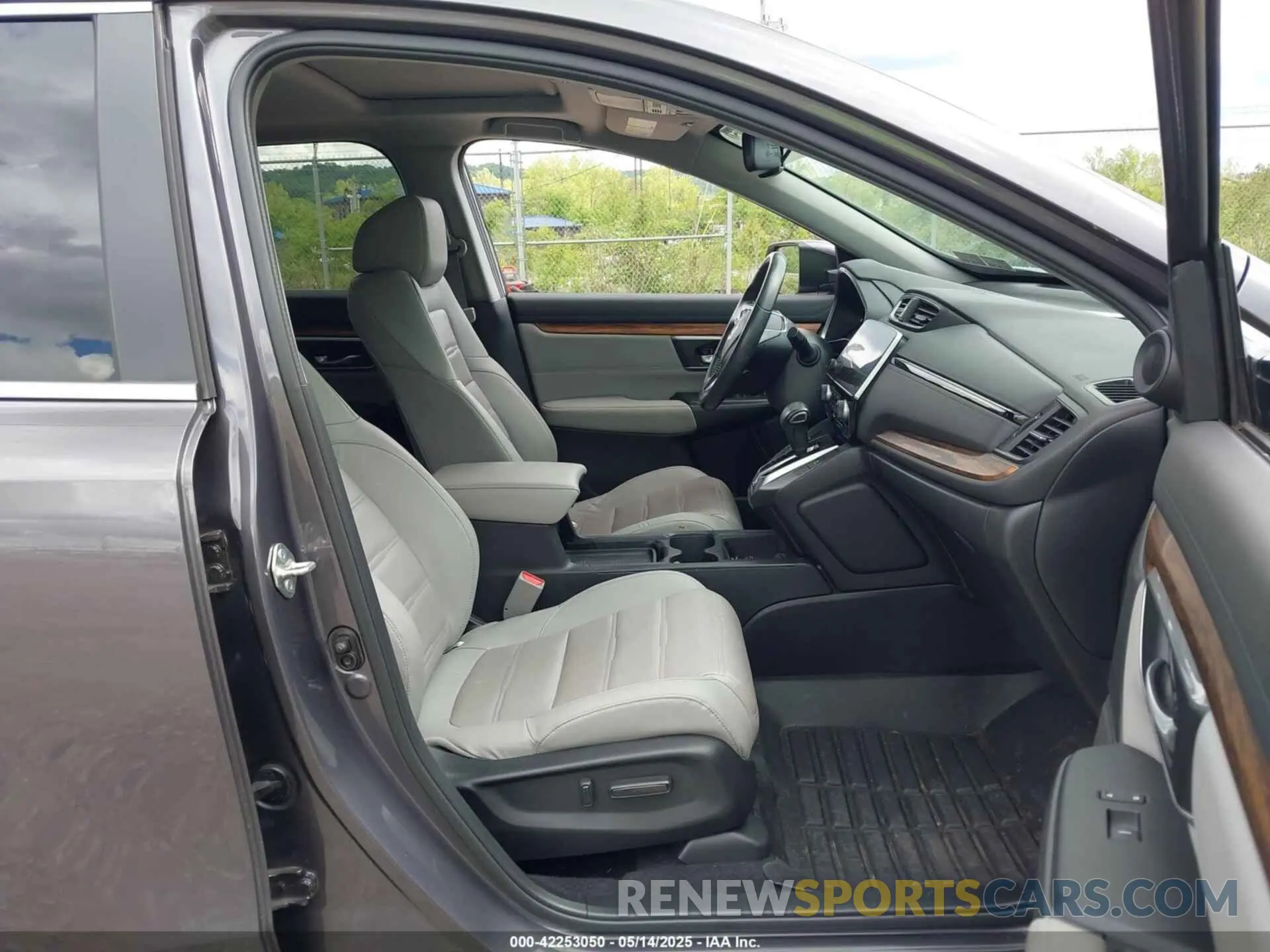 5 fotografías del automóvil dañado 7FARW2H81KE043718 HONDA CR-V 2019