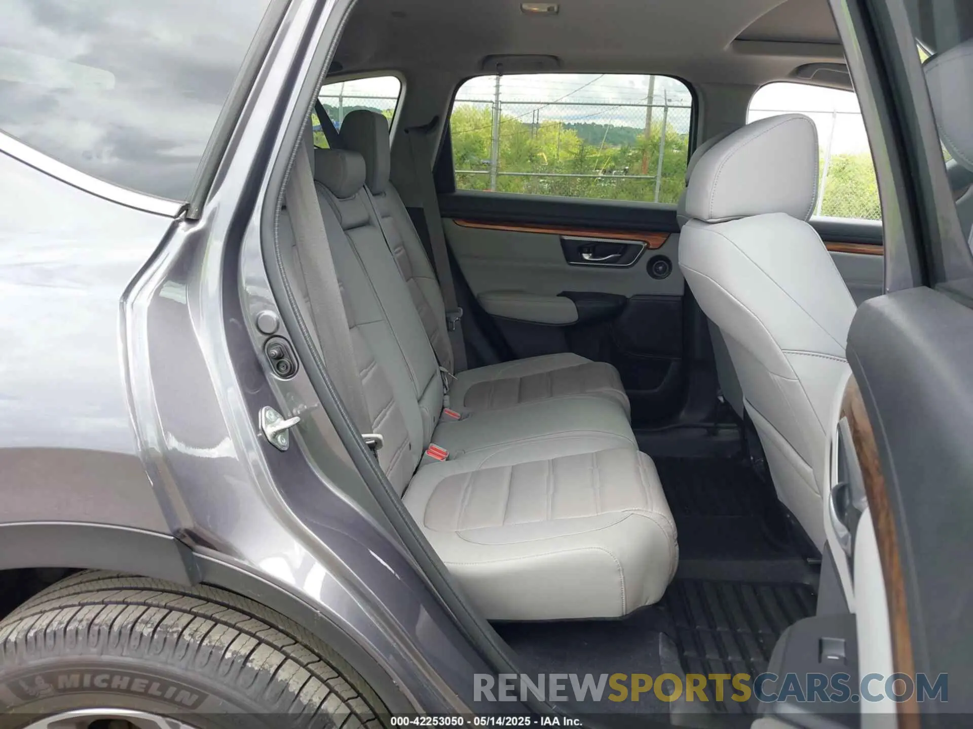 8 fotografías del automóvil dañado 7FARW2H81KE043718 HONDA CR-V 2019