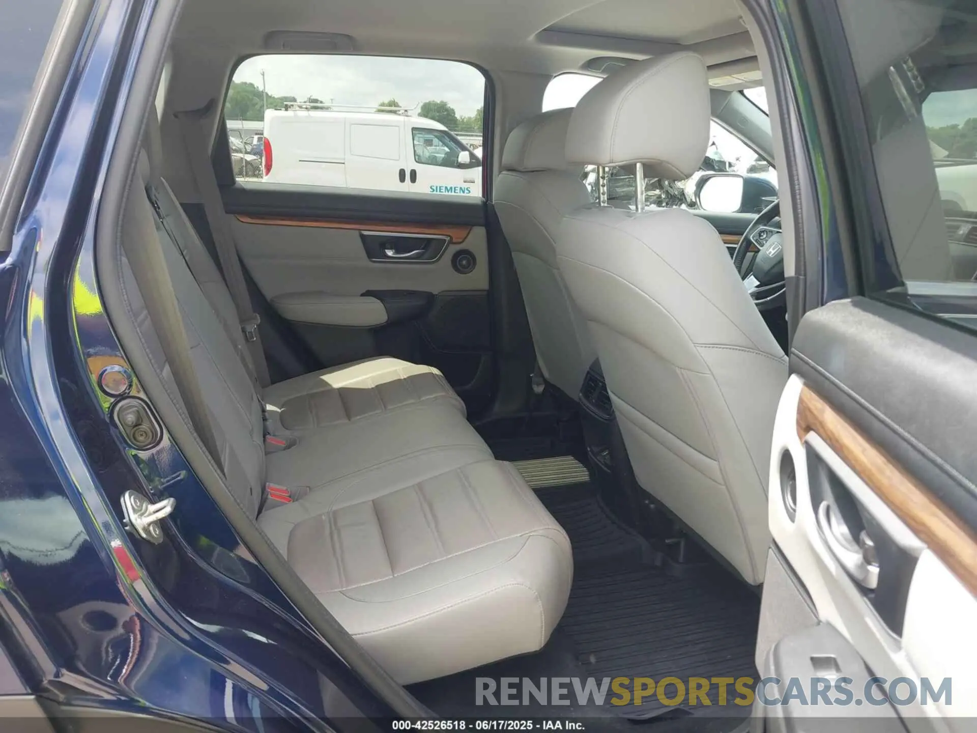 8 fotografías del automóvil dañado 7FARW2H84KE015346 HONDA CR-V 2019