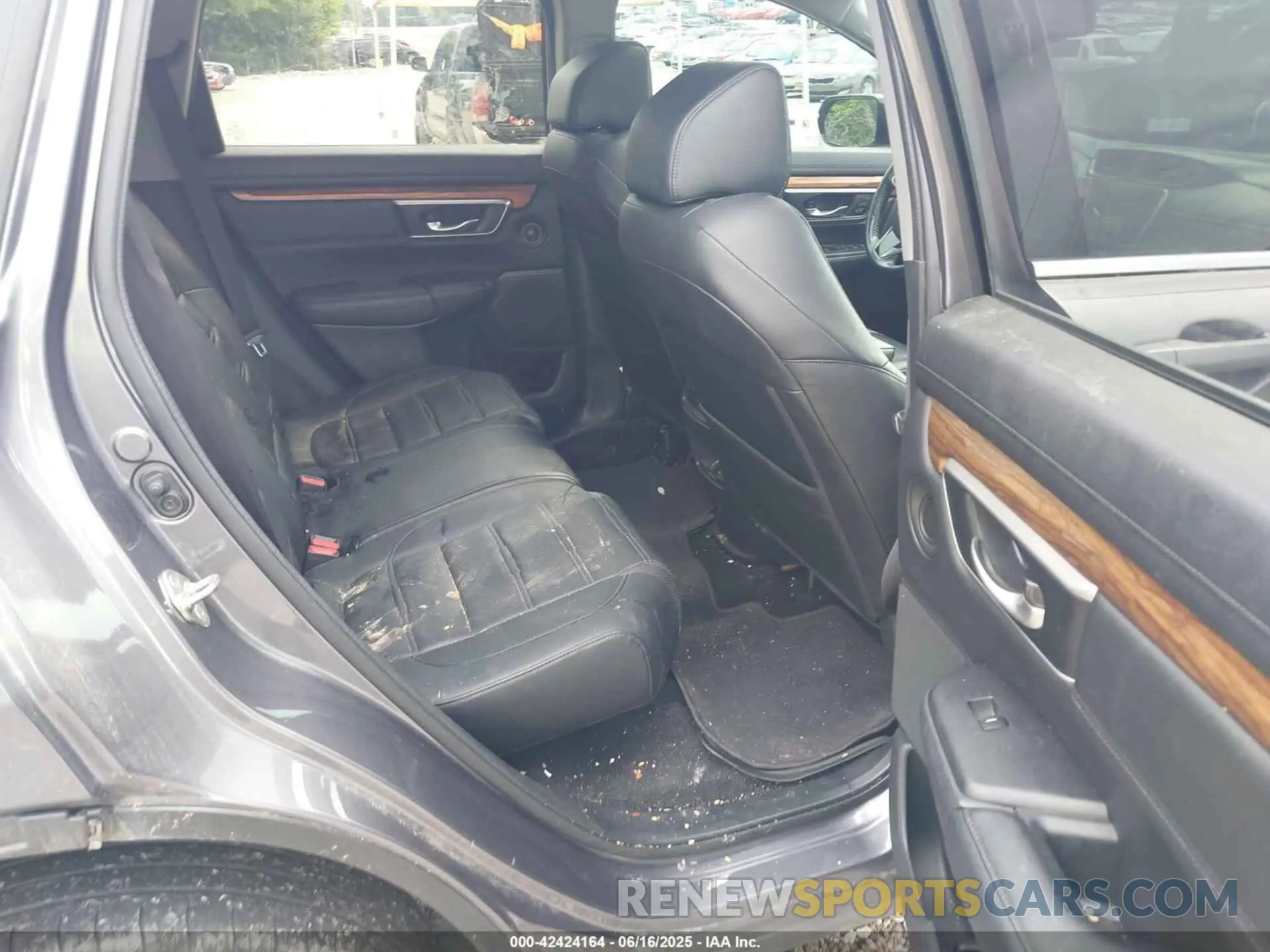 8 fotografías del automóvil dañado 7FARW2H84KE018991 HONDA CR-V 2019