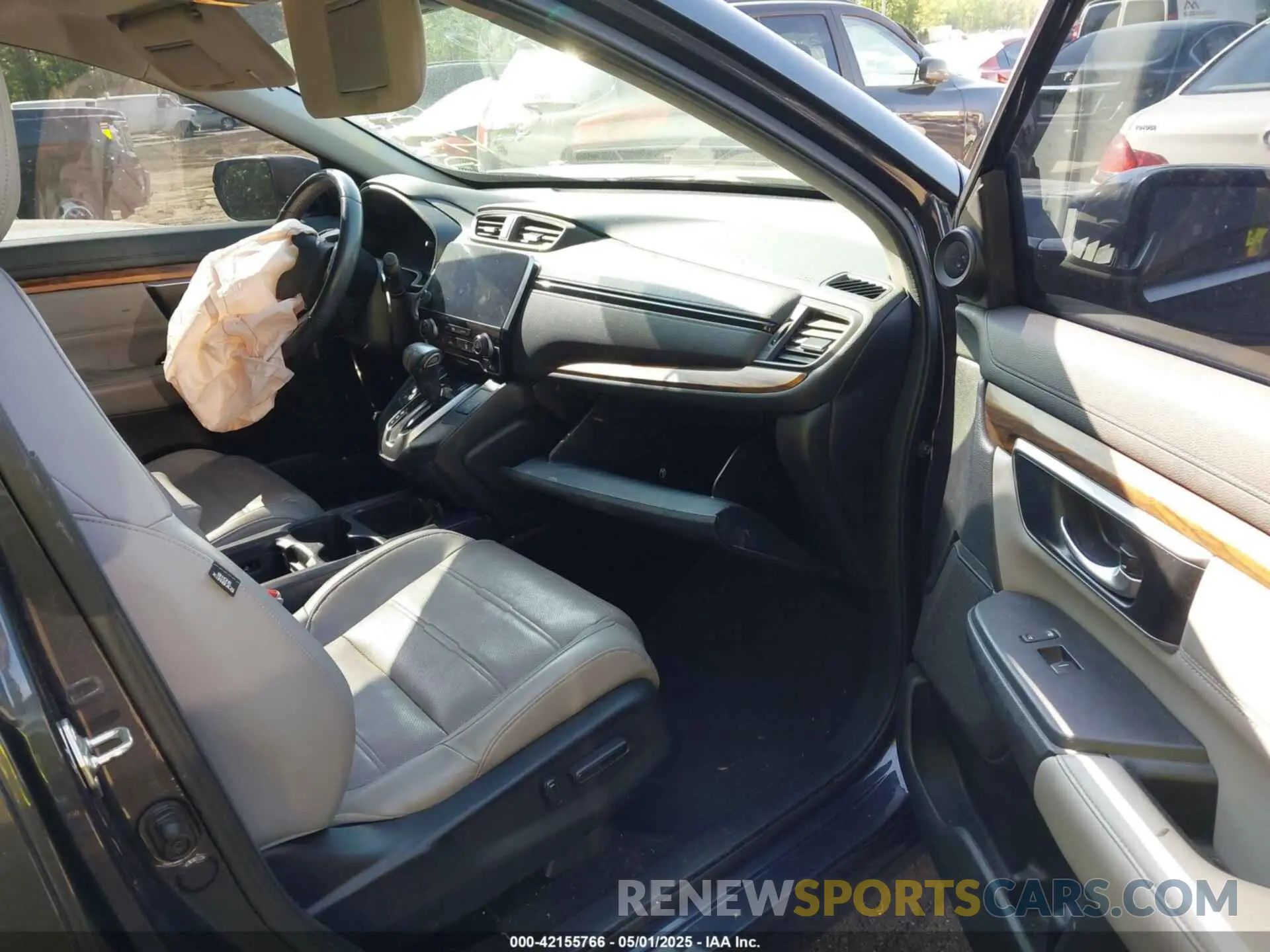 5 fotografías del automóvil dañado 7FARW2H96KE003224 HONDA CR-V 2019