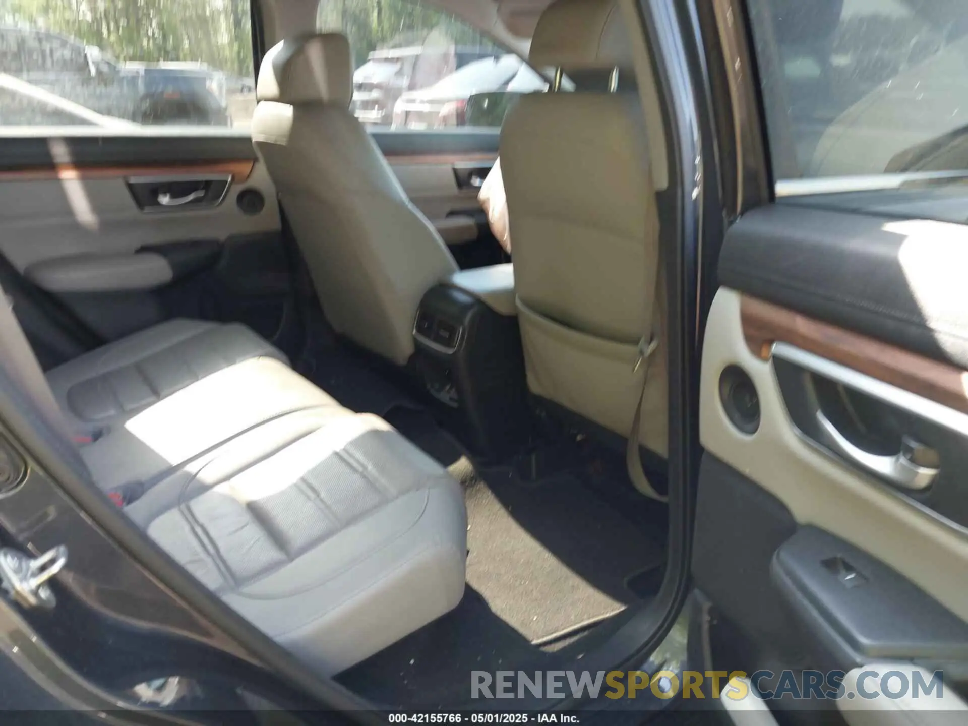 8 fotografías del automóvil dañado 7FARW2H96KE003224 HONDA CR-V 2019