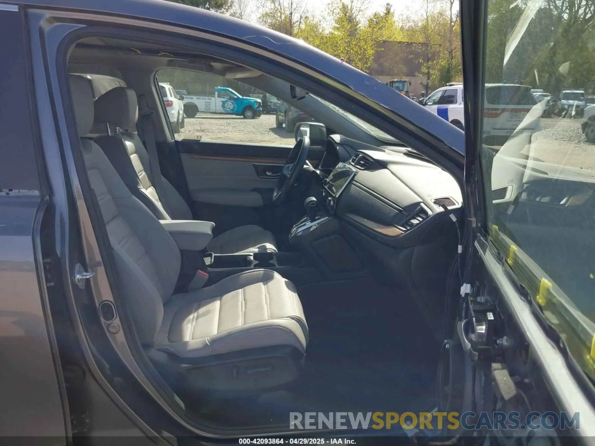 5 fotografías del automóvil dañado JHLRW2H81KX013073 HONDA CR-V 2019