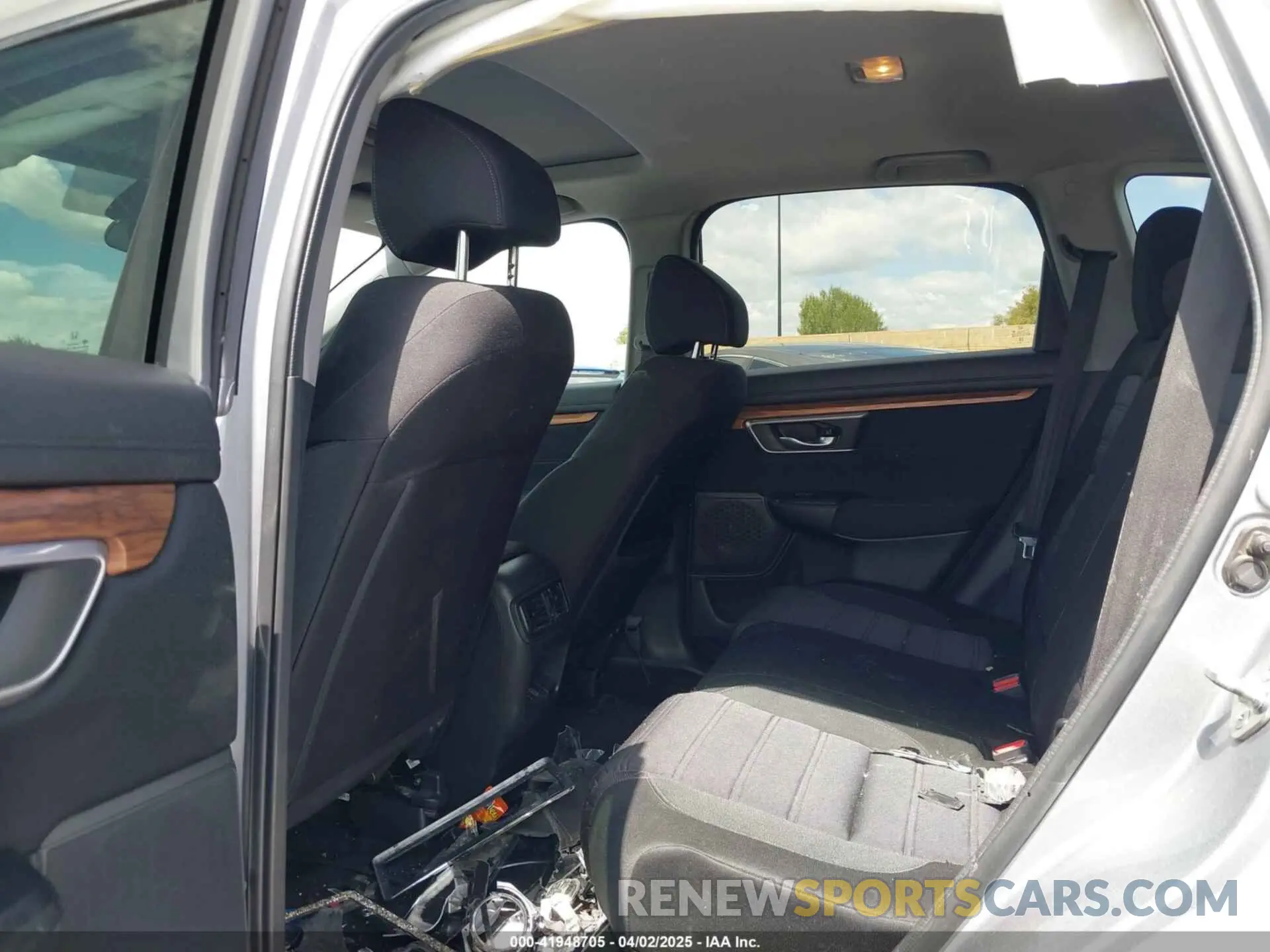 8 fotografías del automóvil dañado 7FARW1H56LE017004 HONDA CR-V 2020