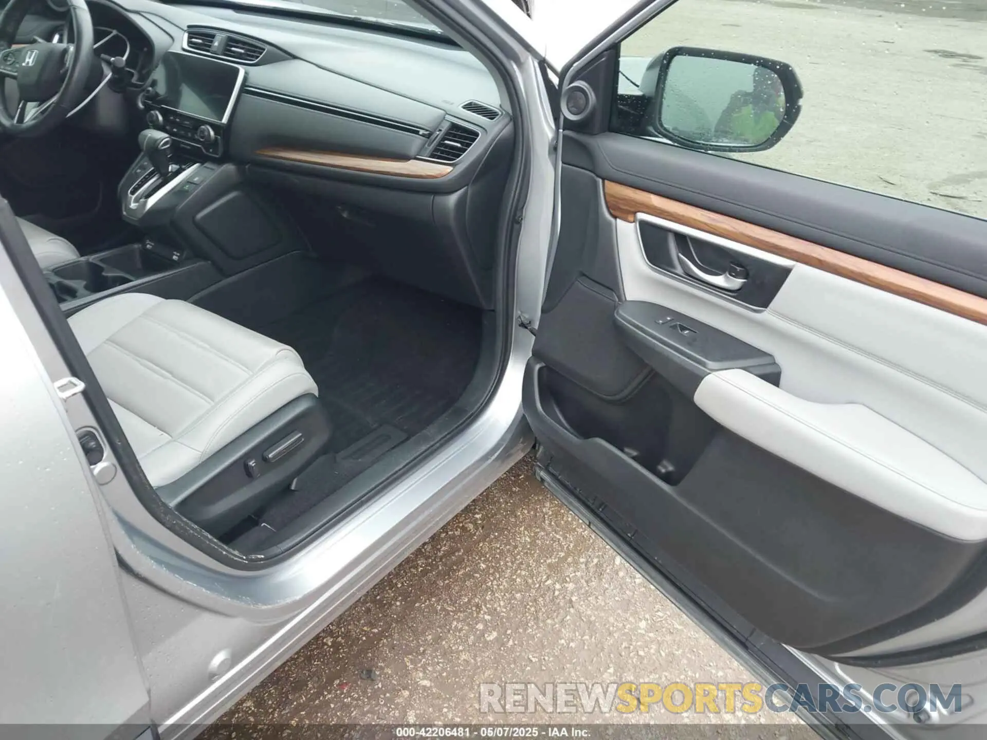 5 fotografías del automóvil dañado 7FARW1H87LE002747 HONDA CR-V 2020