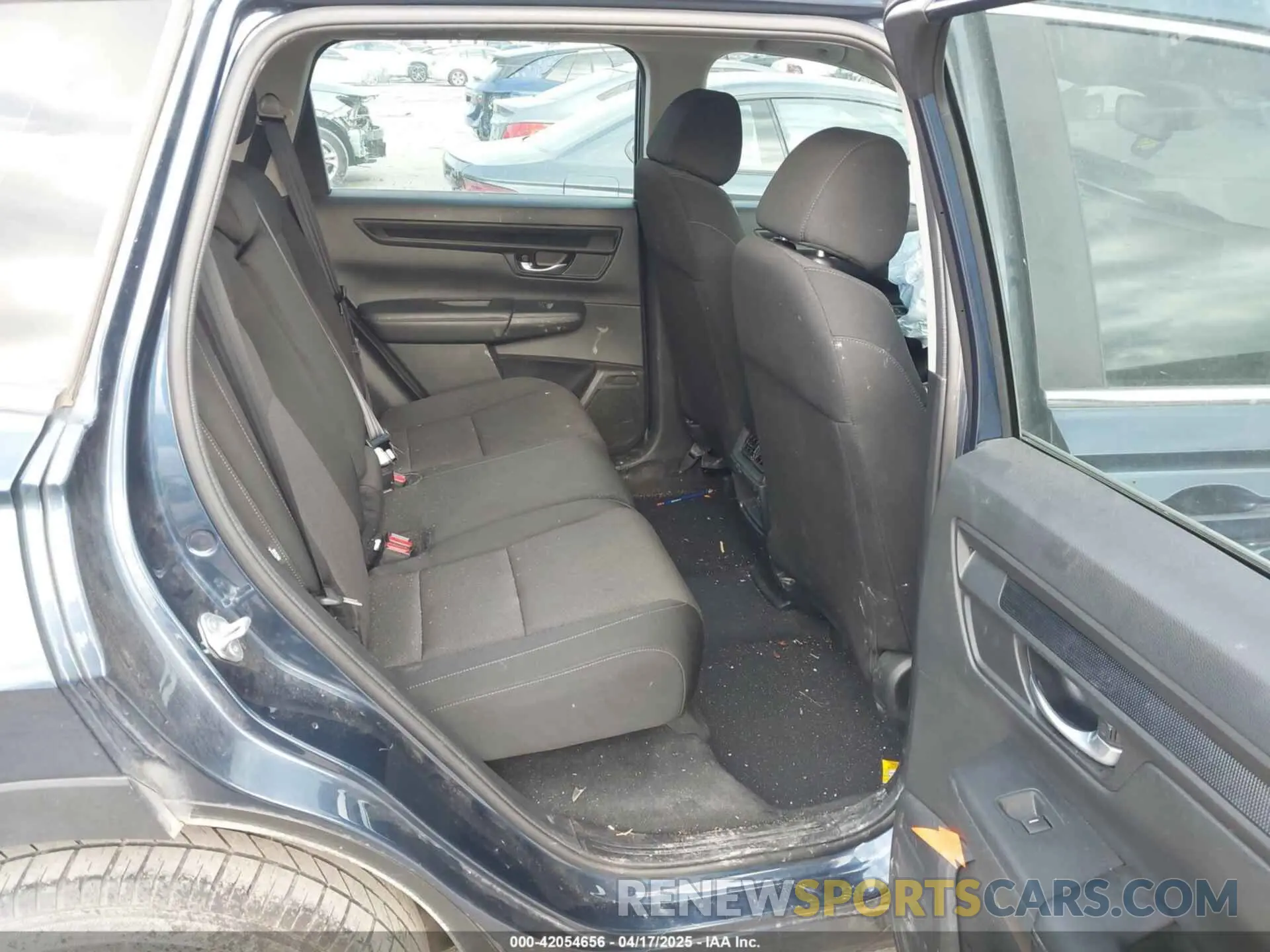 8 fotografías del automóvil dañado 2HKRS3H23PH308513 HONDA CR-V 2023