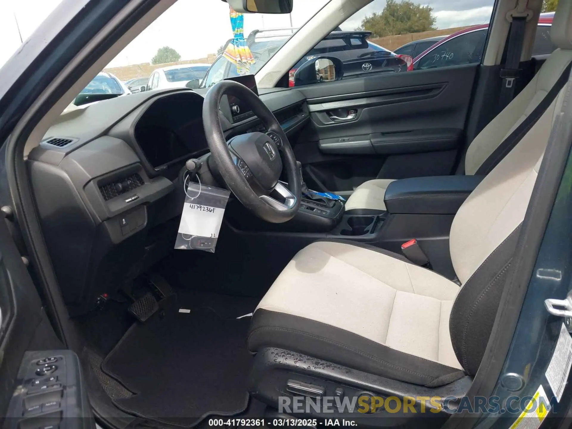 5 fotografías del automóvil dañado 2HKRS4H43PH400468 HONDA CR-V 2023