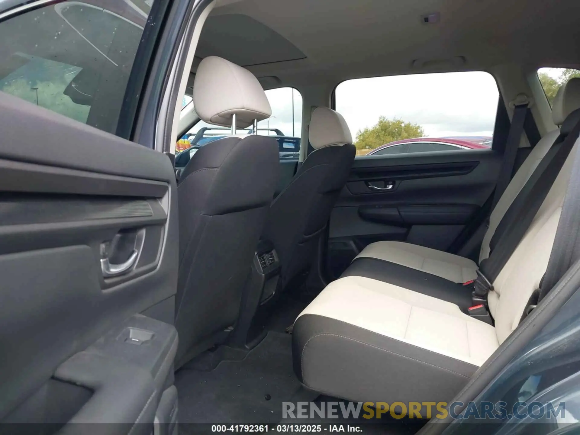 8 fotografías del automóvil dañado 2HKRS4H43PH400468 HONDA CR-V 2023