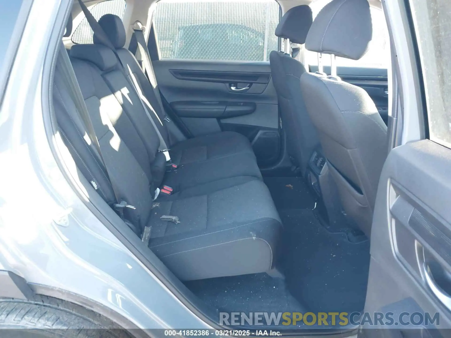 8 fotografías del automóvil dañado 2HKRS4H43PH435284 HONDA CR-V 2023