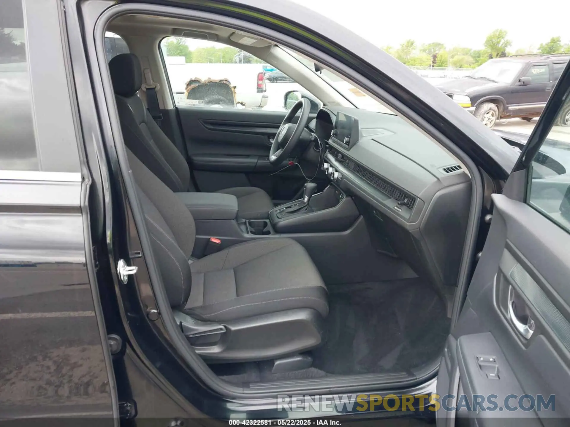 5 fotografías del automóvil dañado 2HKRS4H4XPH415601 HONDA CR-V 2023