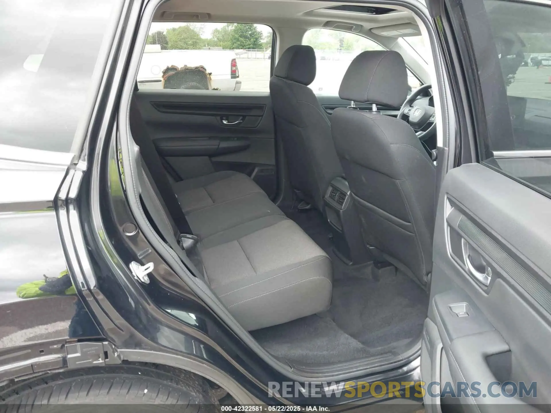 8 fotografías del automóvil dañado 2HKRS4H4XPH415601 HONDA CR-V 2023