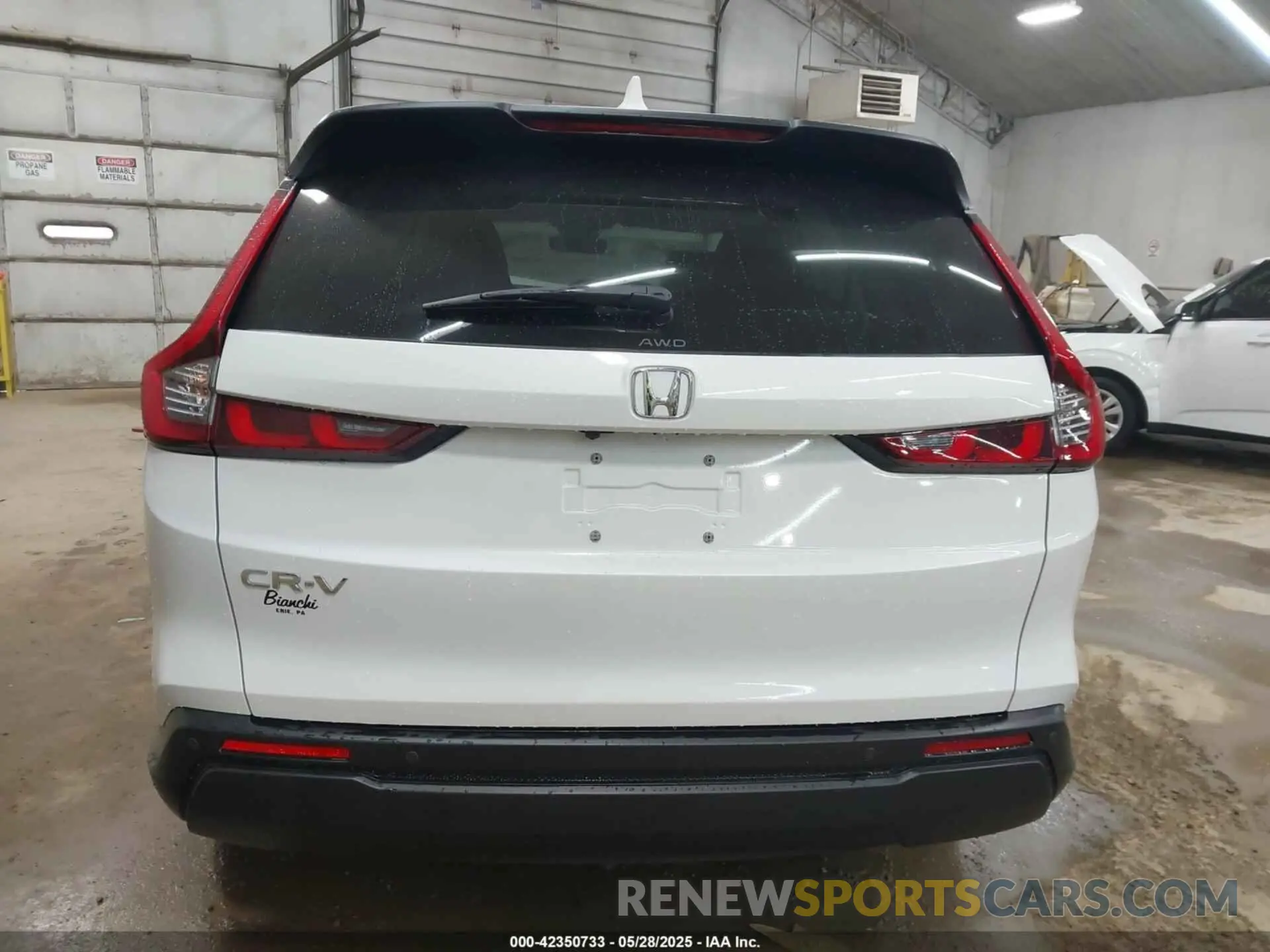 16 fotografías del automóvil dañado 2HKRS4H75PH421025 HONDA CR-V 2023