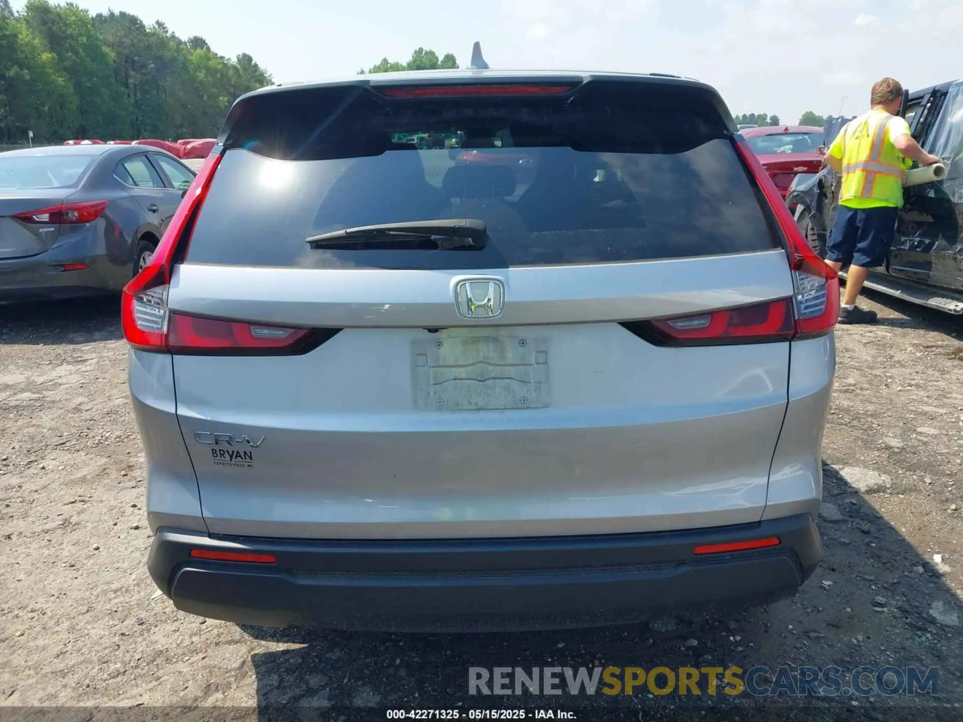 16 fotografías del automóvil dañado 7FARS3H48PE002086 HONDA CR-V 2023
