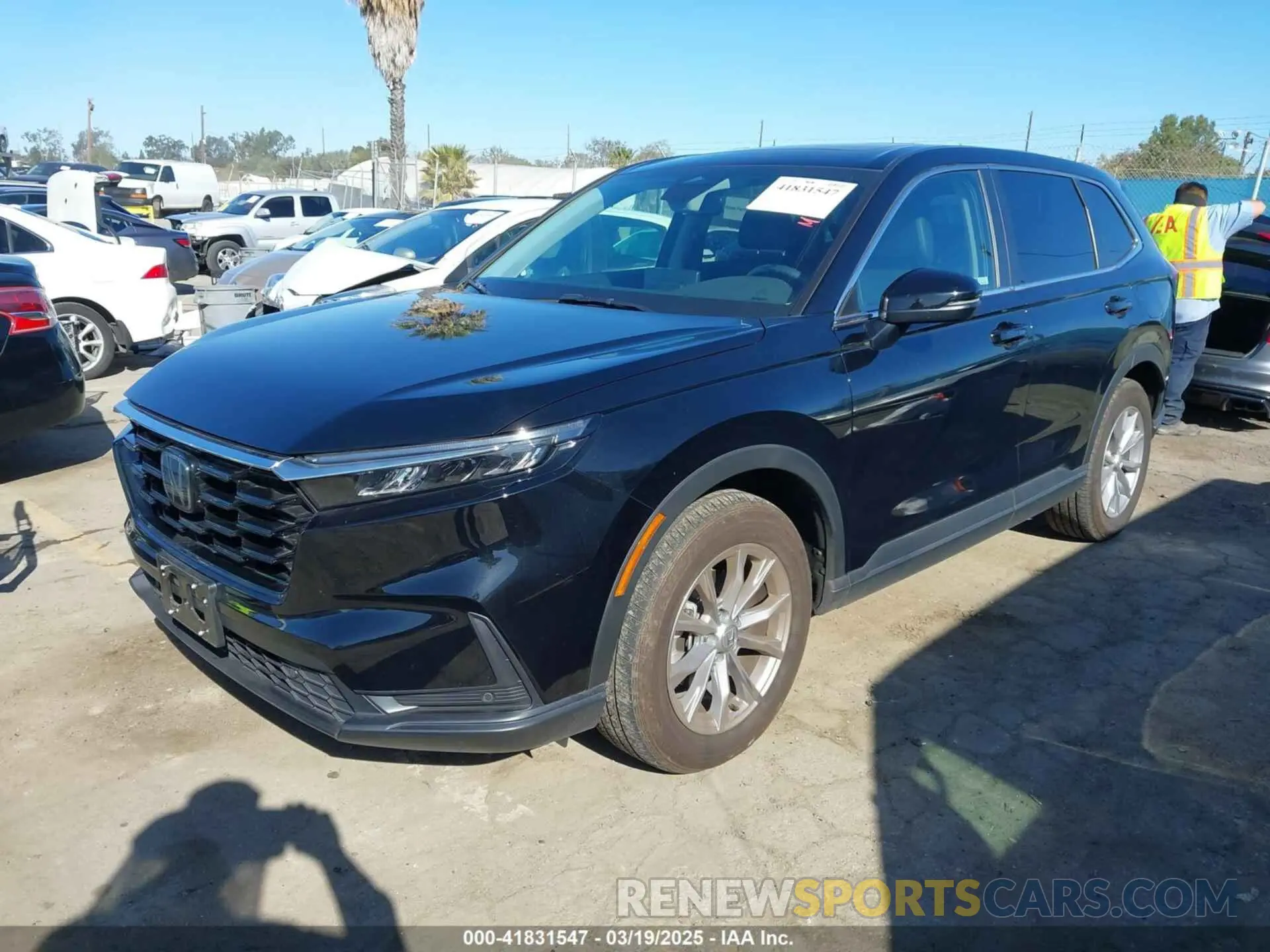 2 fotografías del automóvil dañado 7FARS4H79PE023741 HONDA CR-V 2023