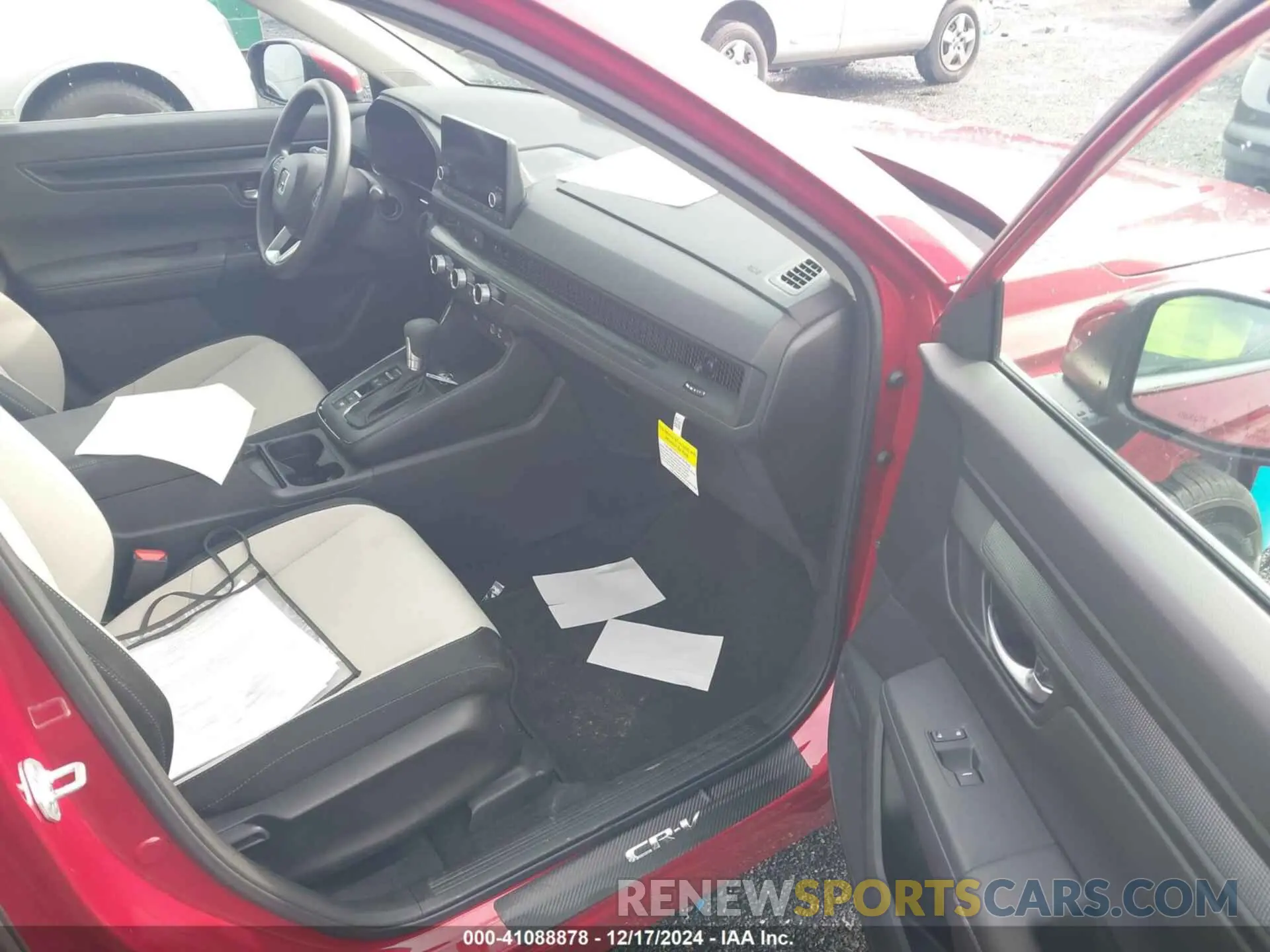 5 fotografías del automóvil dañado 2HKRS3H40RH301989 HONDA CR-V 2024