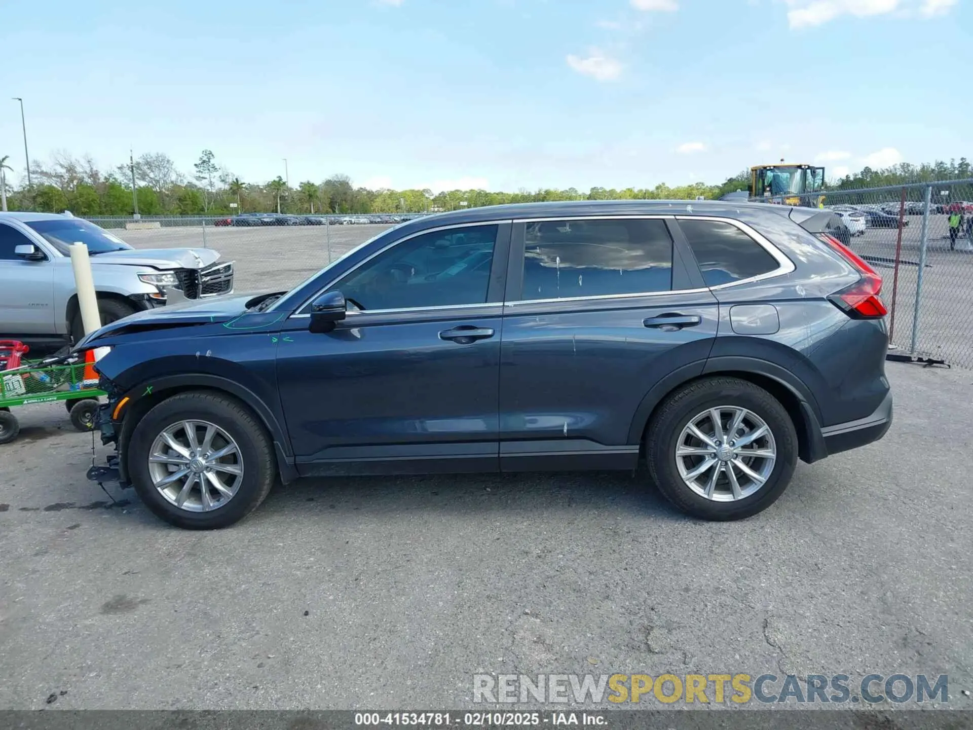14 fotografías del automóvil dañado 2HKRS3H47RH328977 HONDA CR-V 2024