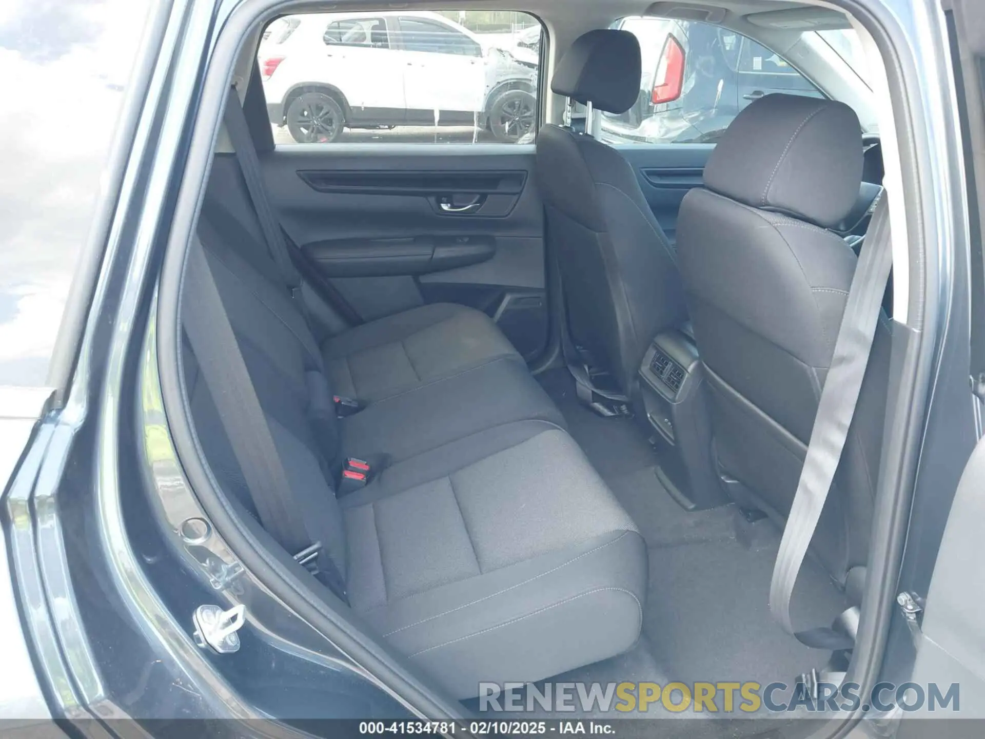 8 fotografías del automóvil dañado 2HKRS3H47RH328977 HONDA CR-V 2024