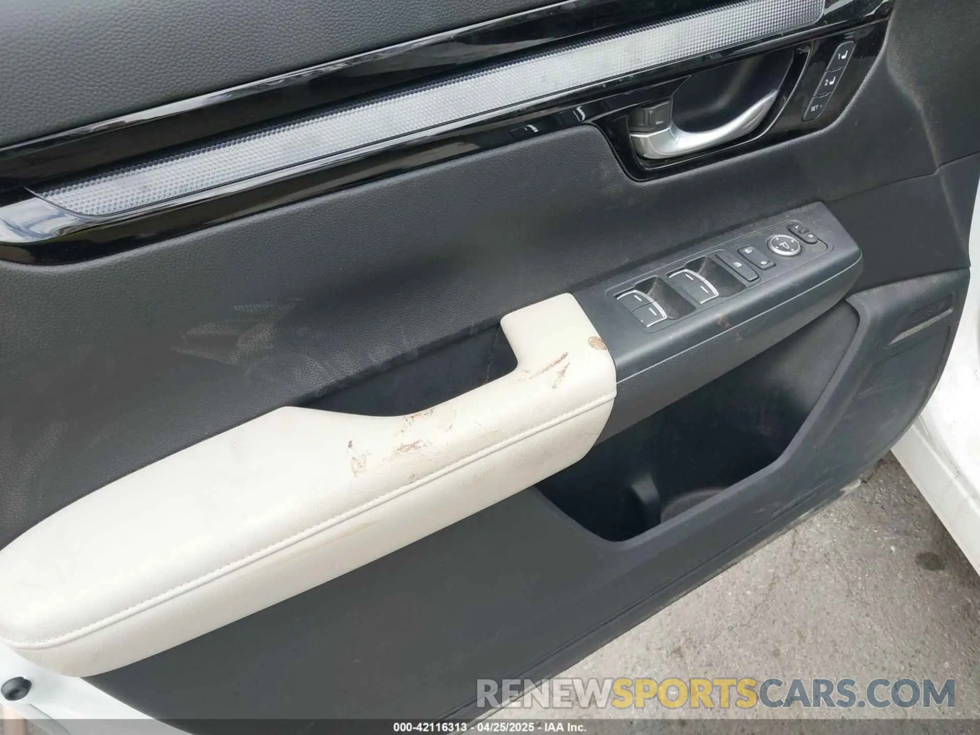 15 fotografías del automóvil dañado 2HKRS3H72RH311627 HONDA CR-V 2024