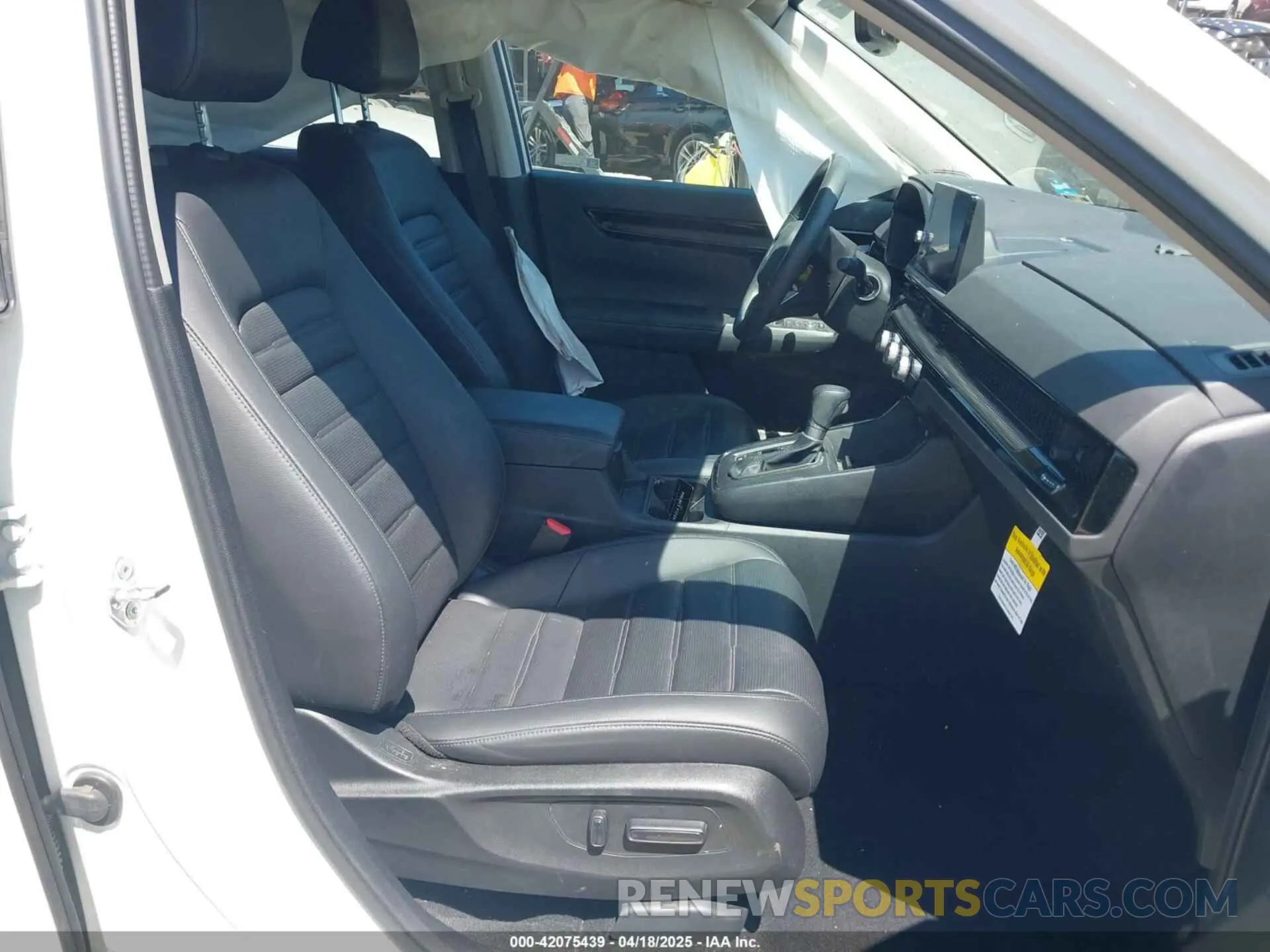 5 fotografías del automóvil dañado 2HKRS3H73RH320224 HONDA CR-V 2024