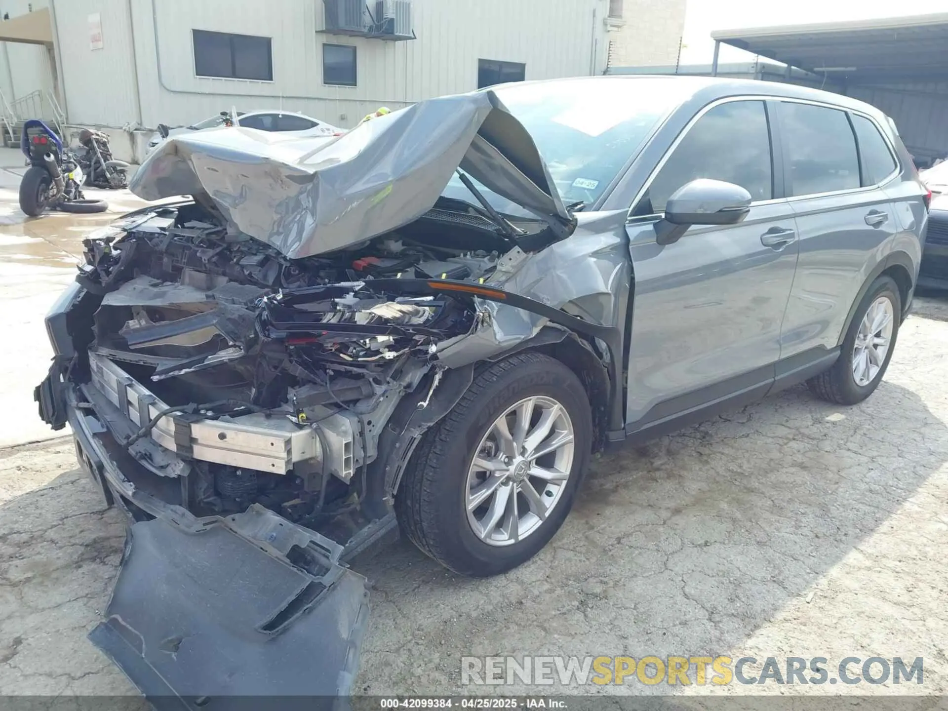 2 fotografías del automóvil dañado 2HKRS3H74RH318160 HONDA CR-V 2024