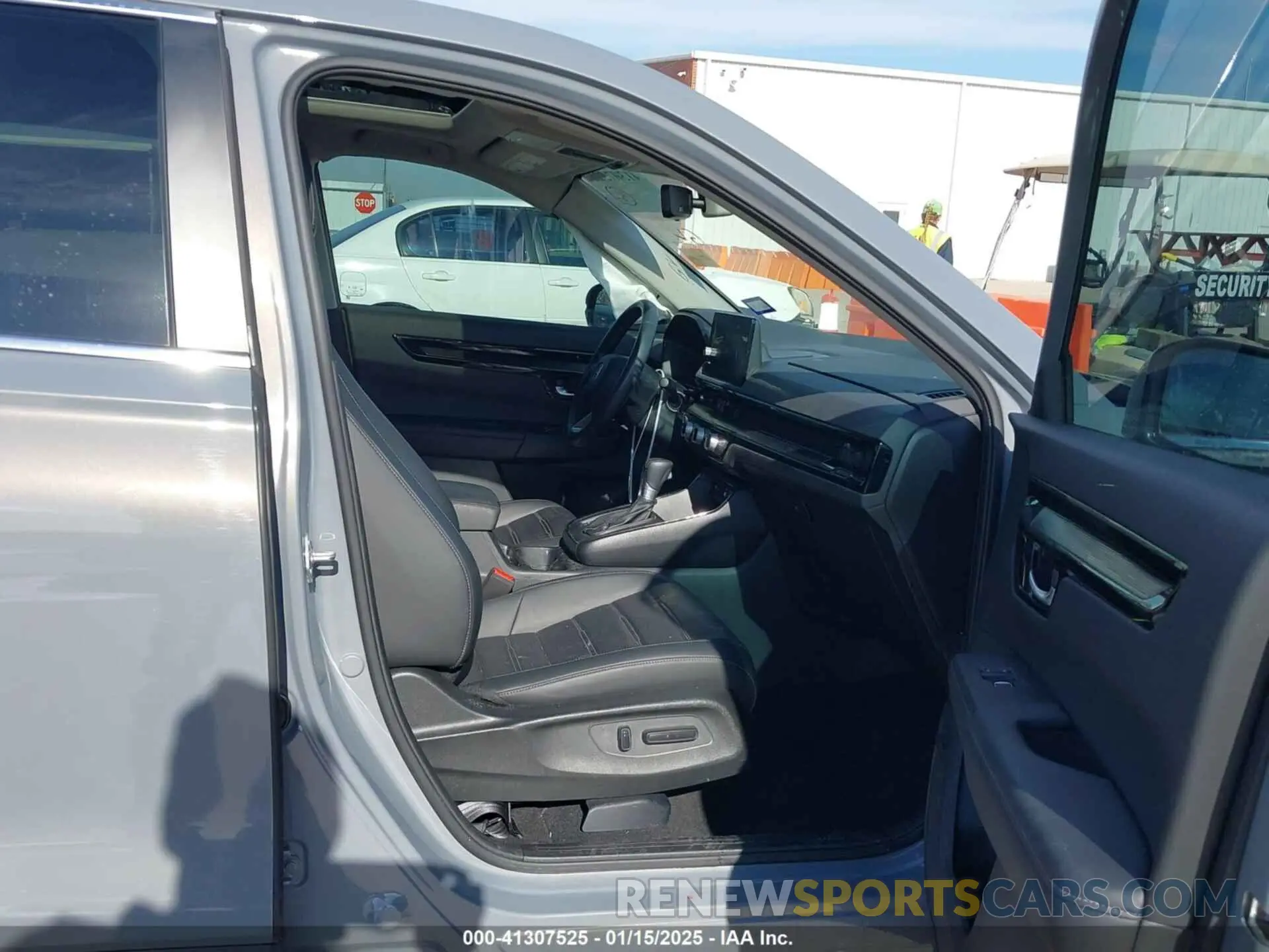 5 fotografías del automóvil dañado 2HKRS3H7XRH323573 HONDA CR-V 2024