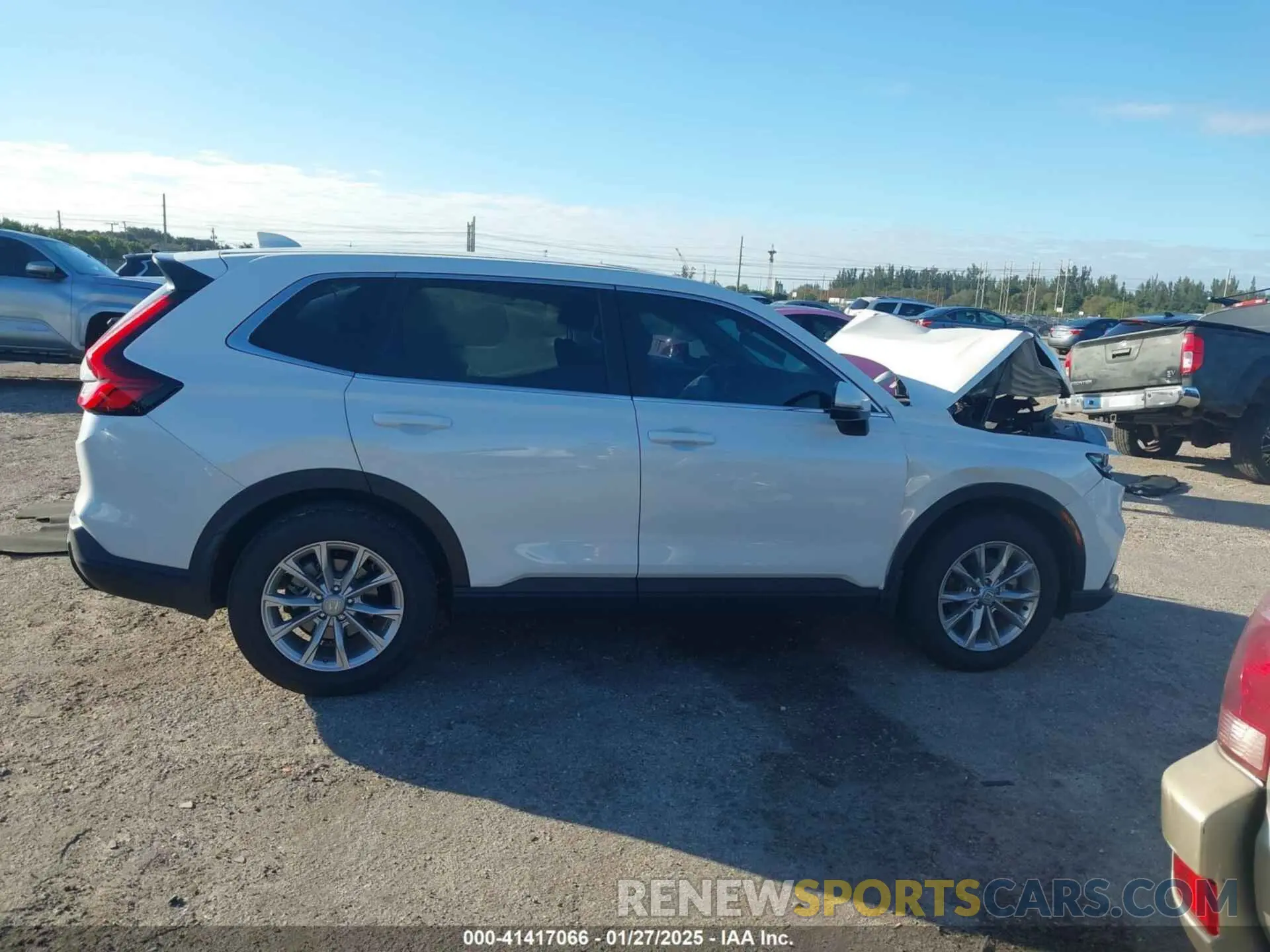 14 fotografías del automóvil dañado 2HKRS4H42RH481790 HONDA CR-V 2024