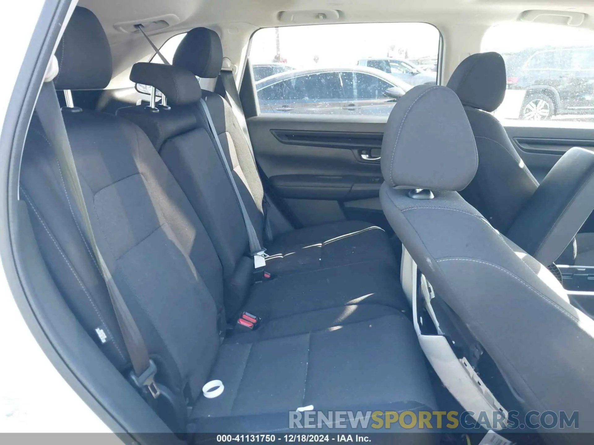 8 fotografías del automóvil dañado 2HKRS4H46RH464359 HONDA CR-V 2024
