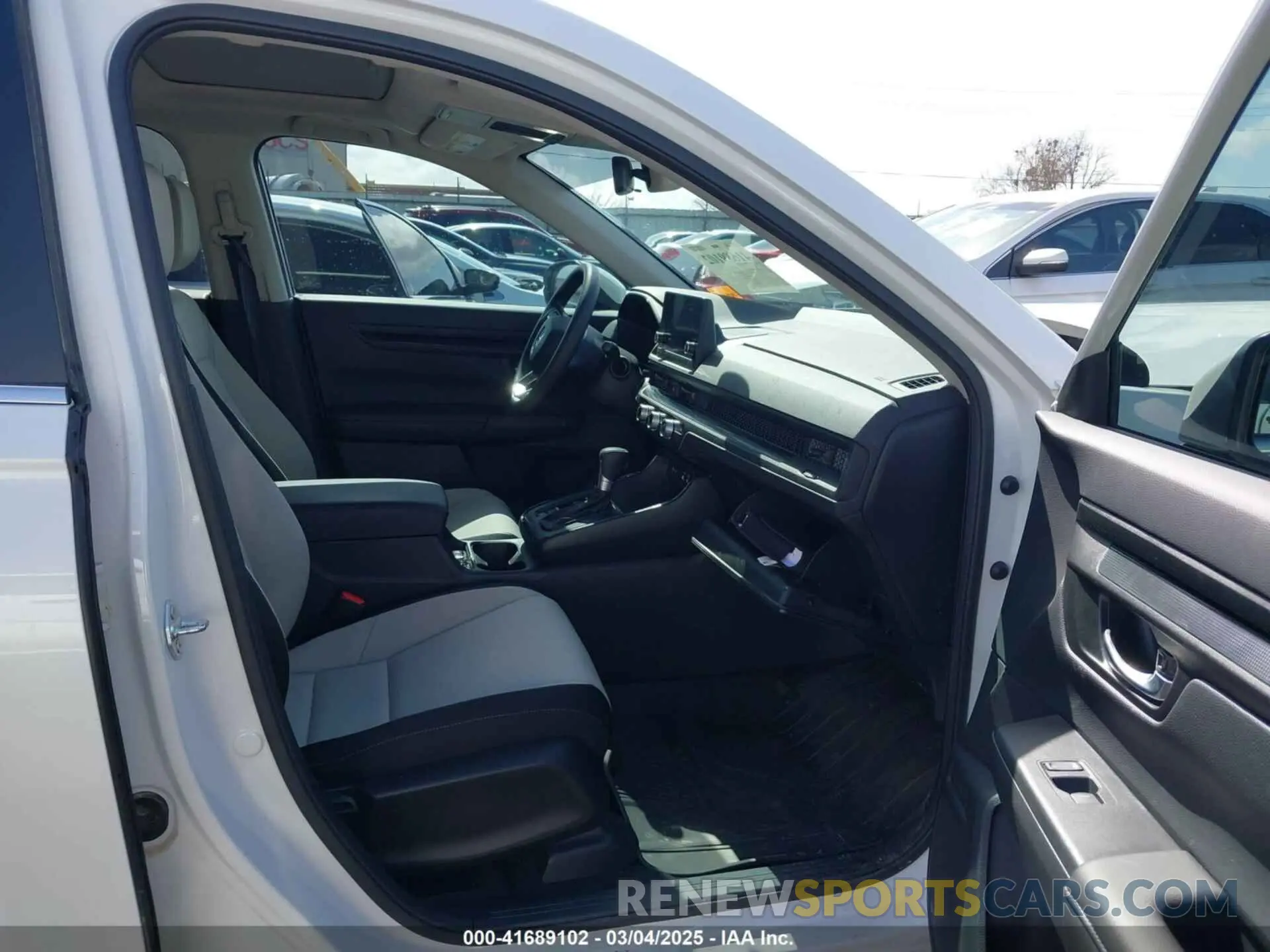 5 fotografías del automóvil dañado 2HKRS4H4XRH468334 HONDA CR-V 2024