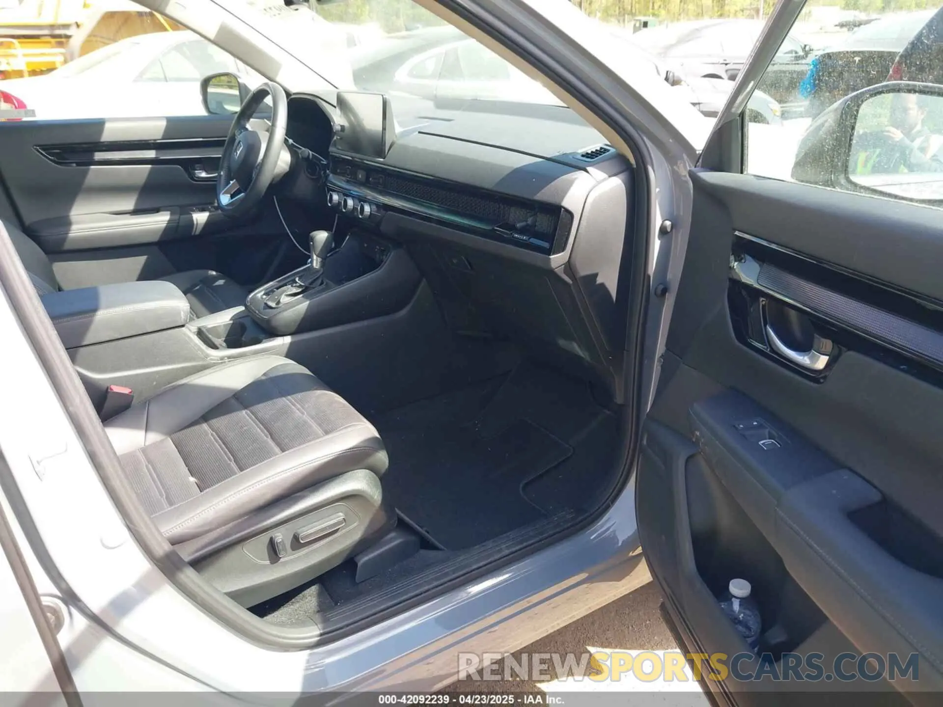 5 fotografías del automóvil dañado 2HKRS4H70RH434865 HONDA CR-V 2024