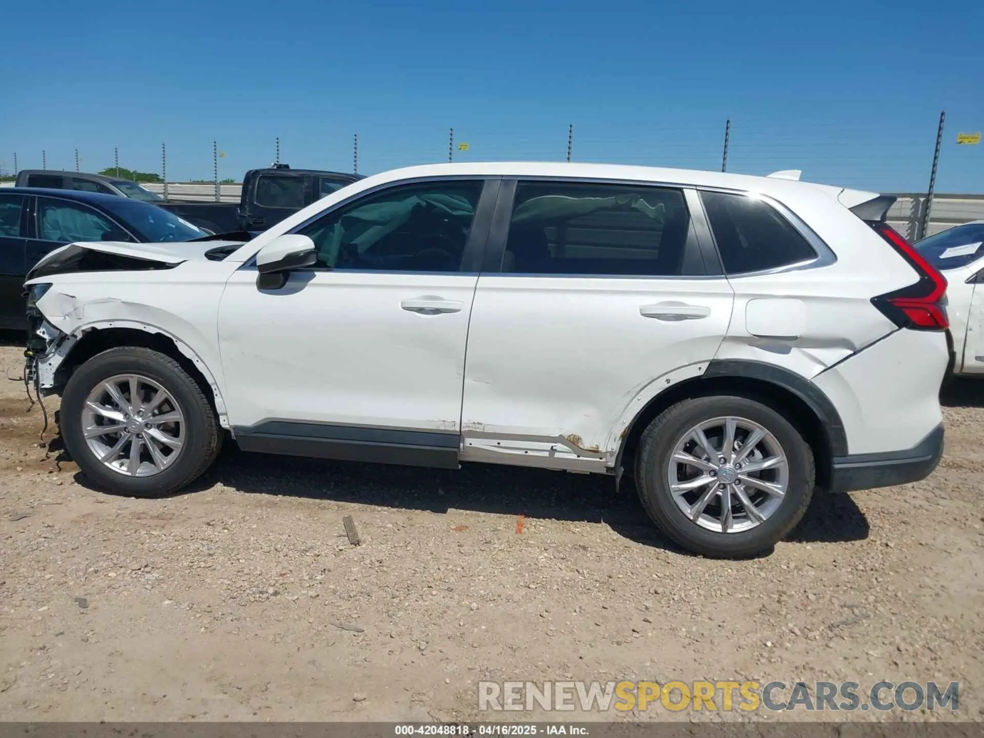14 fotografías del automóvil dañado 2HKRS4H73RH476656 HONDA CR-V 2024